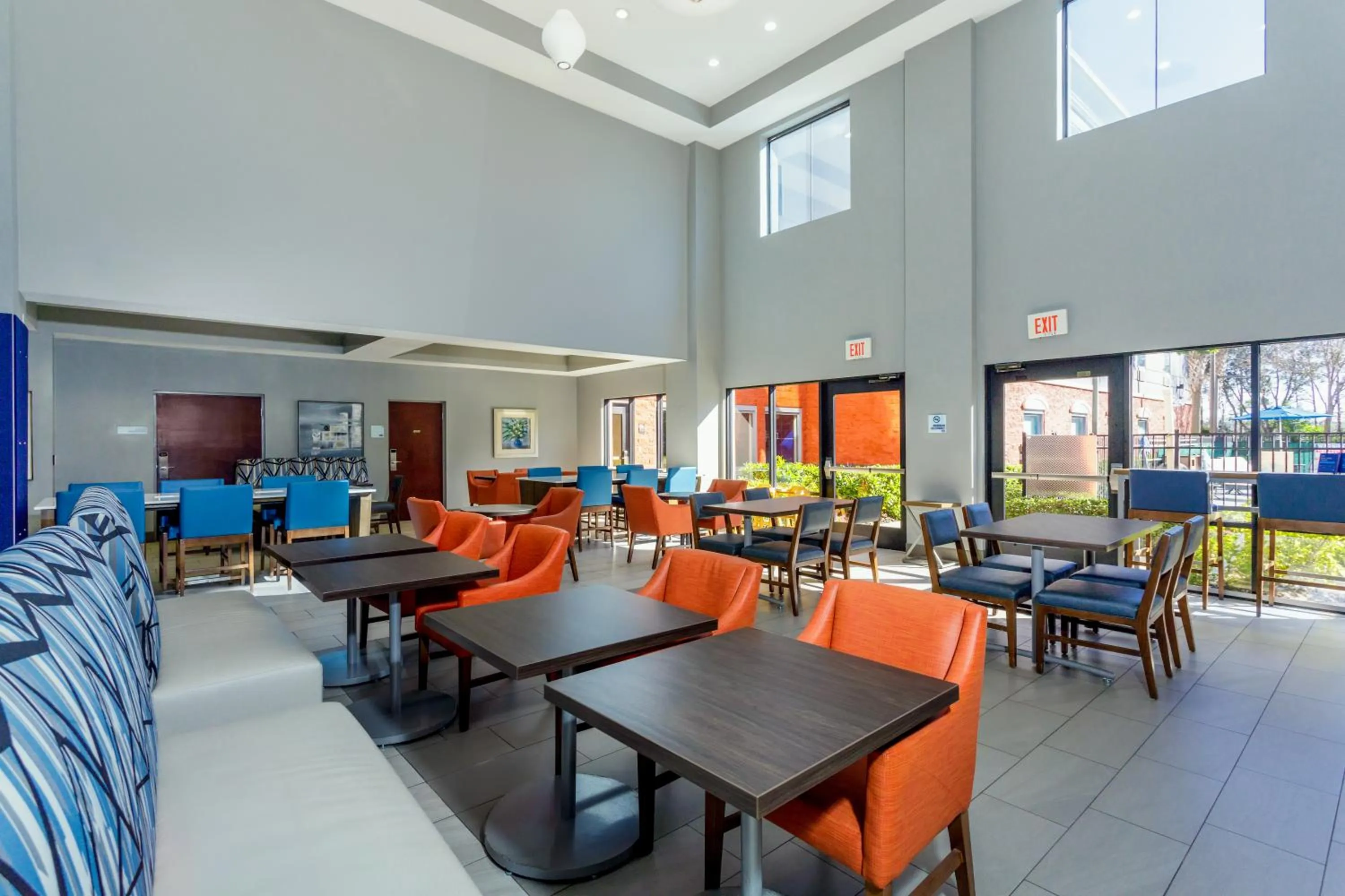 Restaurant/places to eat in Holiday Inn Express Orlando-Ocoee East by IHG