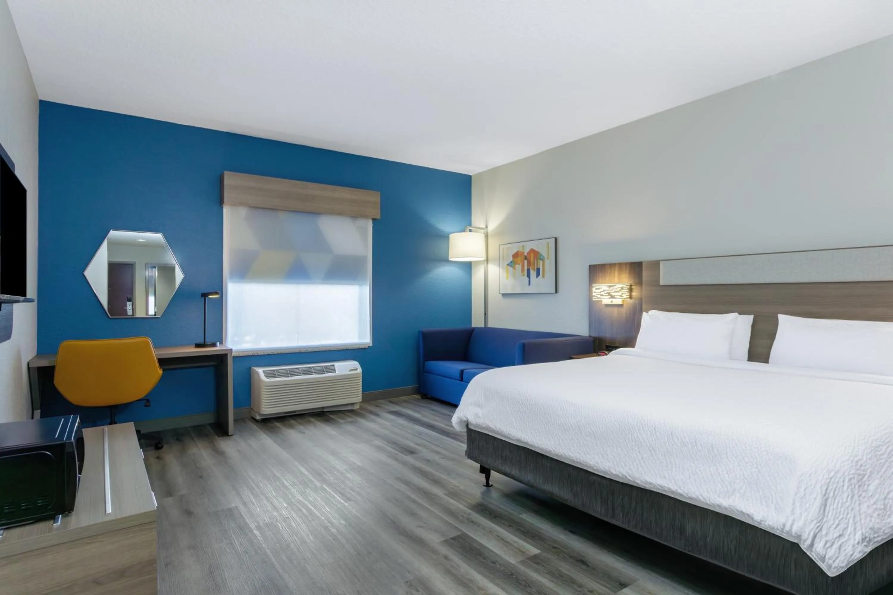 Bedroom, Bed in Holiday Inn Express Orlando-Ocoee East by IHG