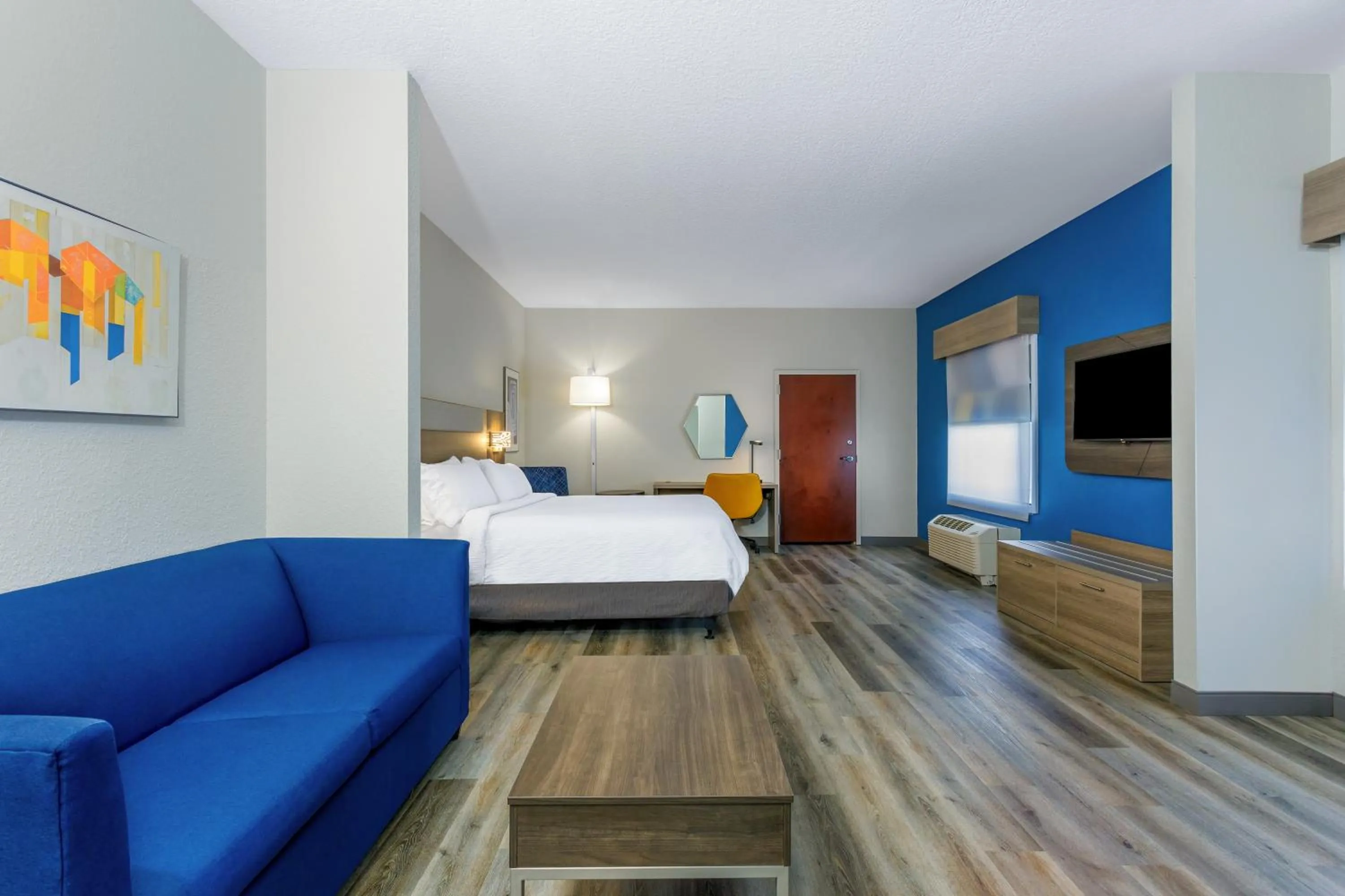 Bedroom, Bed in Holiday Inn Express Orlando-Ocoee East by IHG