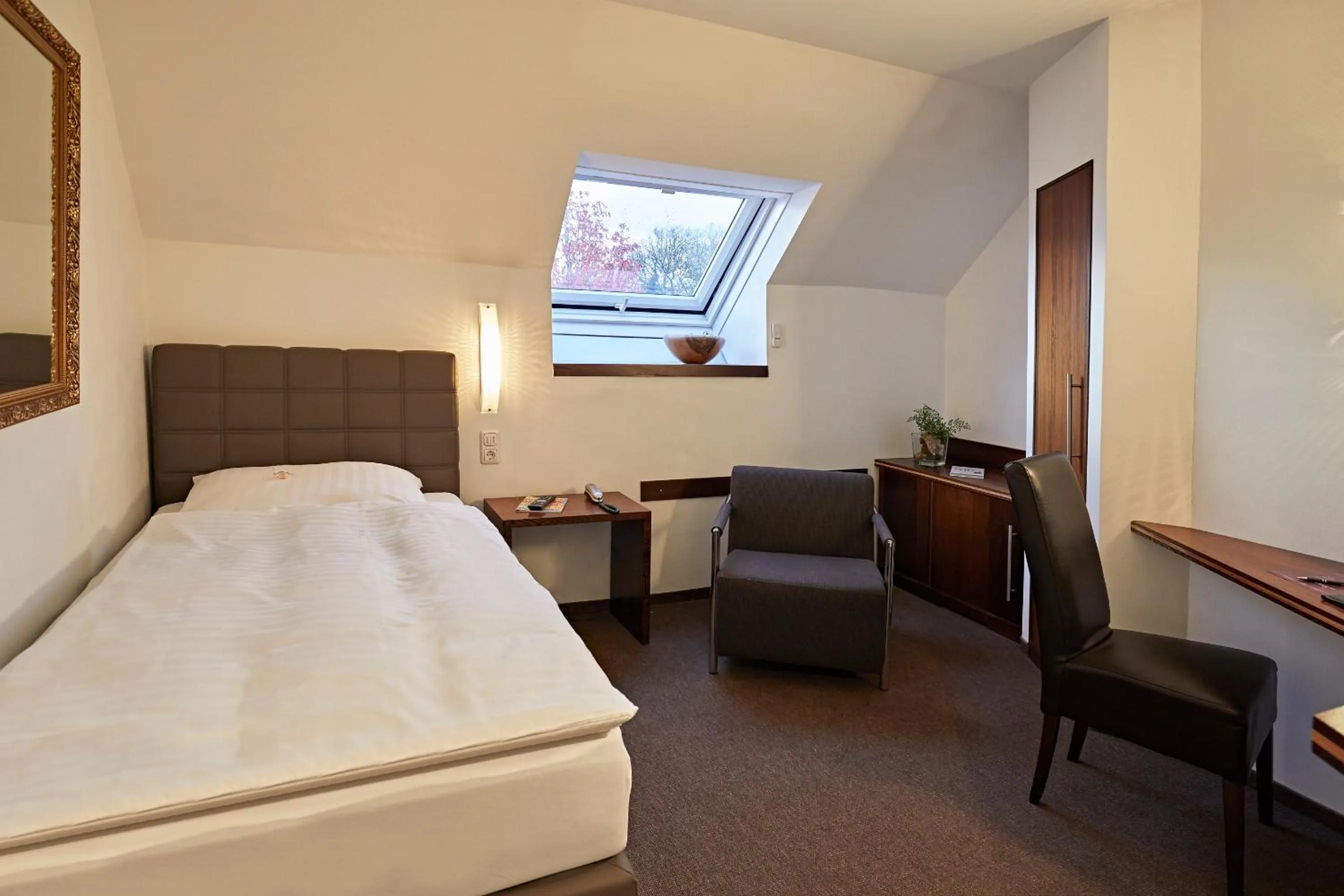 Bedroom, Bed in Hotel Zur Wartburg