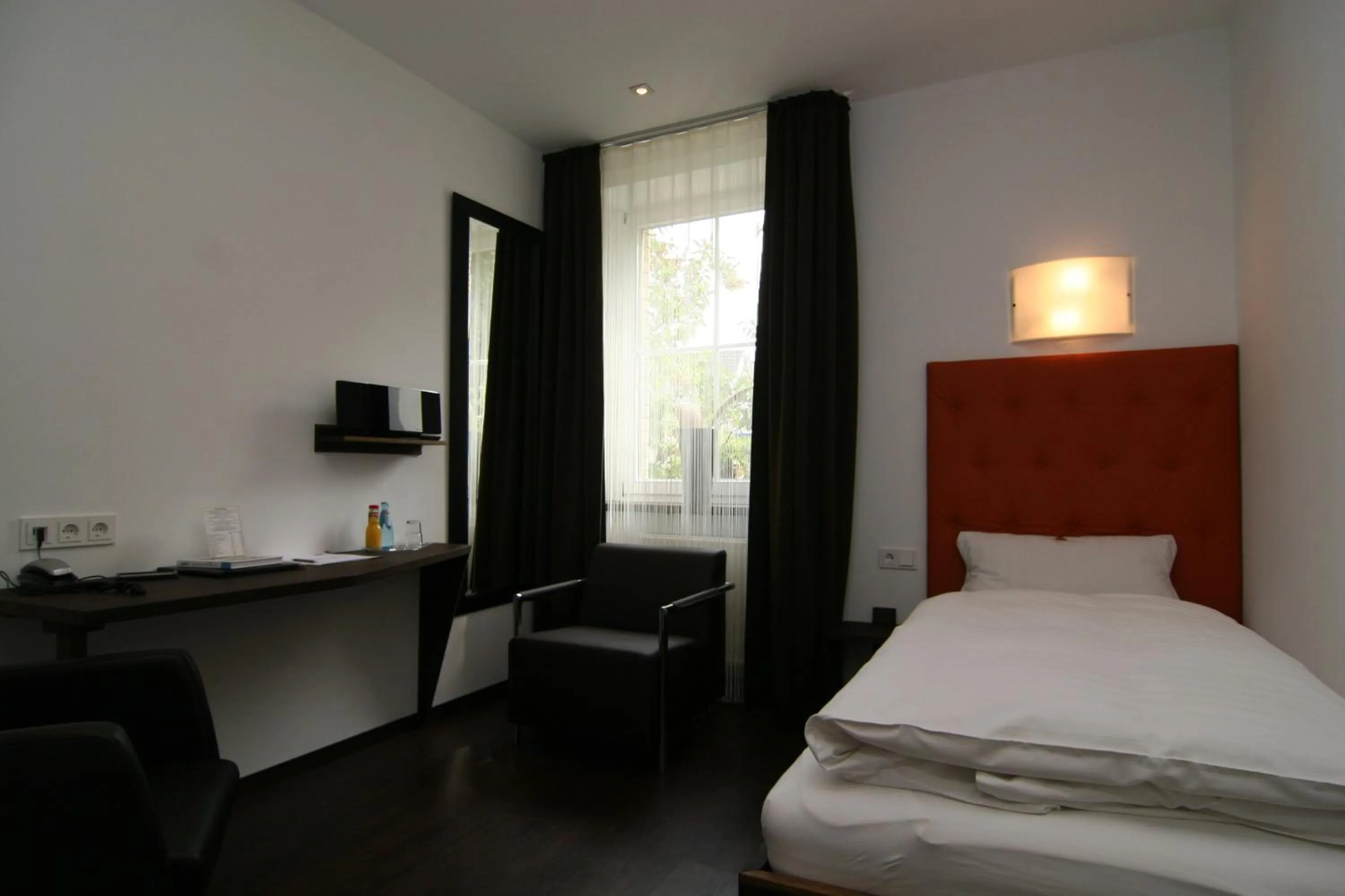 Photo of the whole room, Bed in Hotel Zur Wartburg