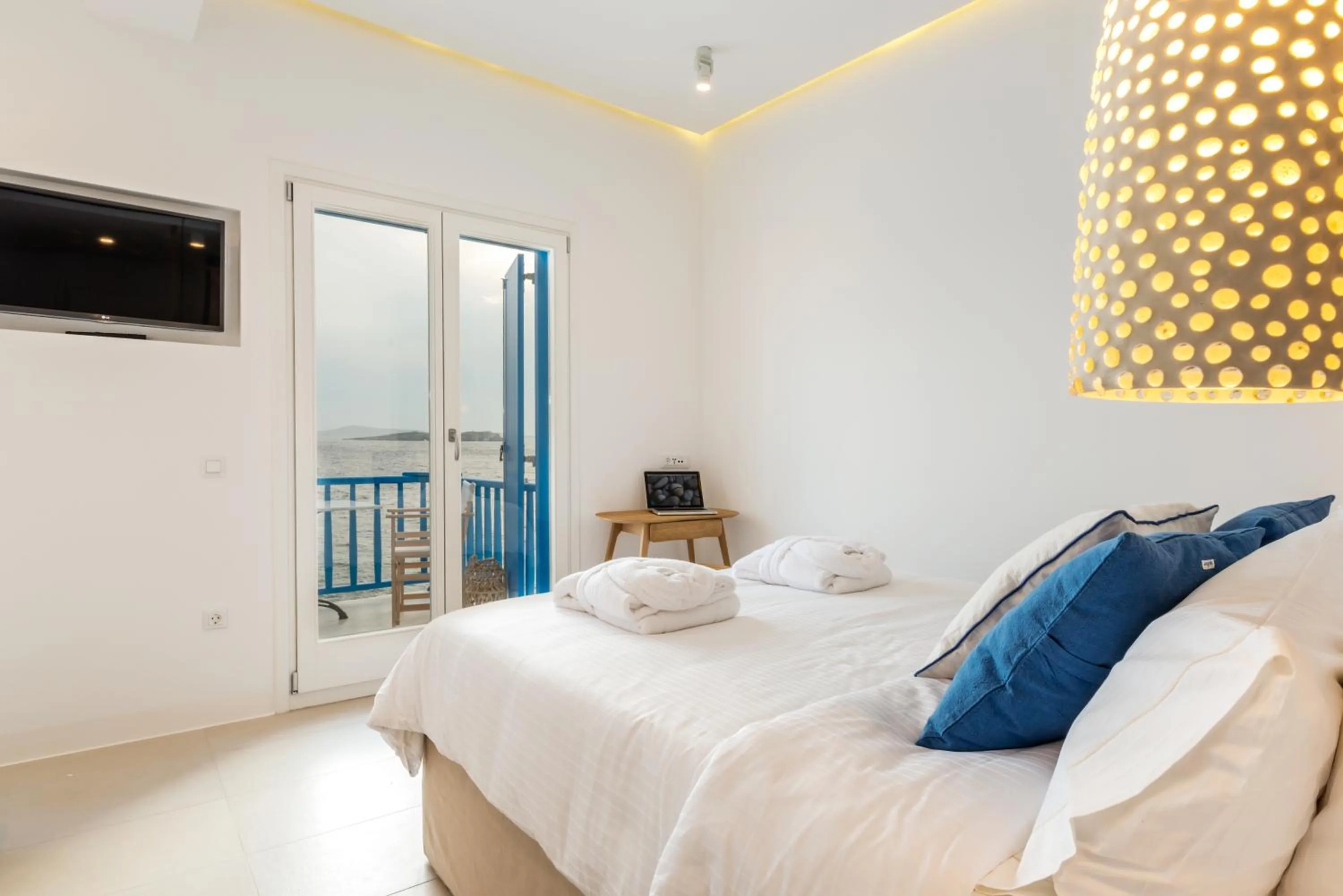 Bedroom, Bed in Bluetopia Suites