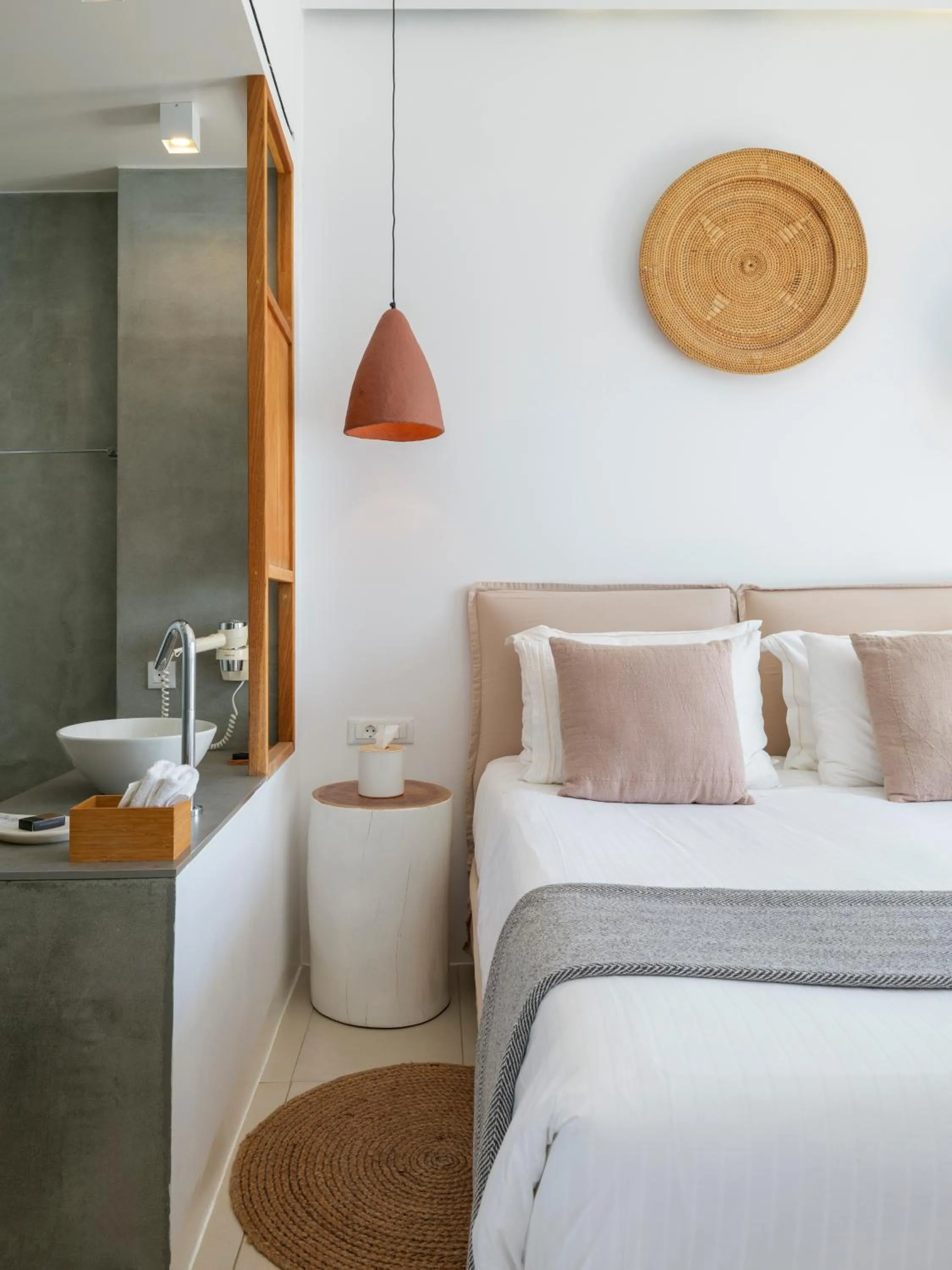 Photo of the whole room, Bed in Bluetopia Suites