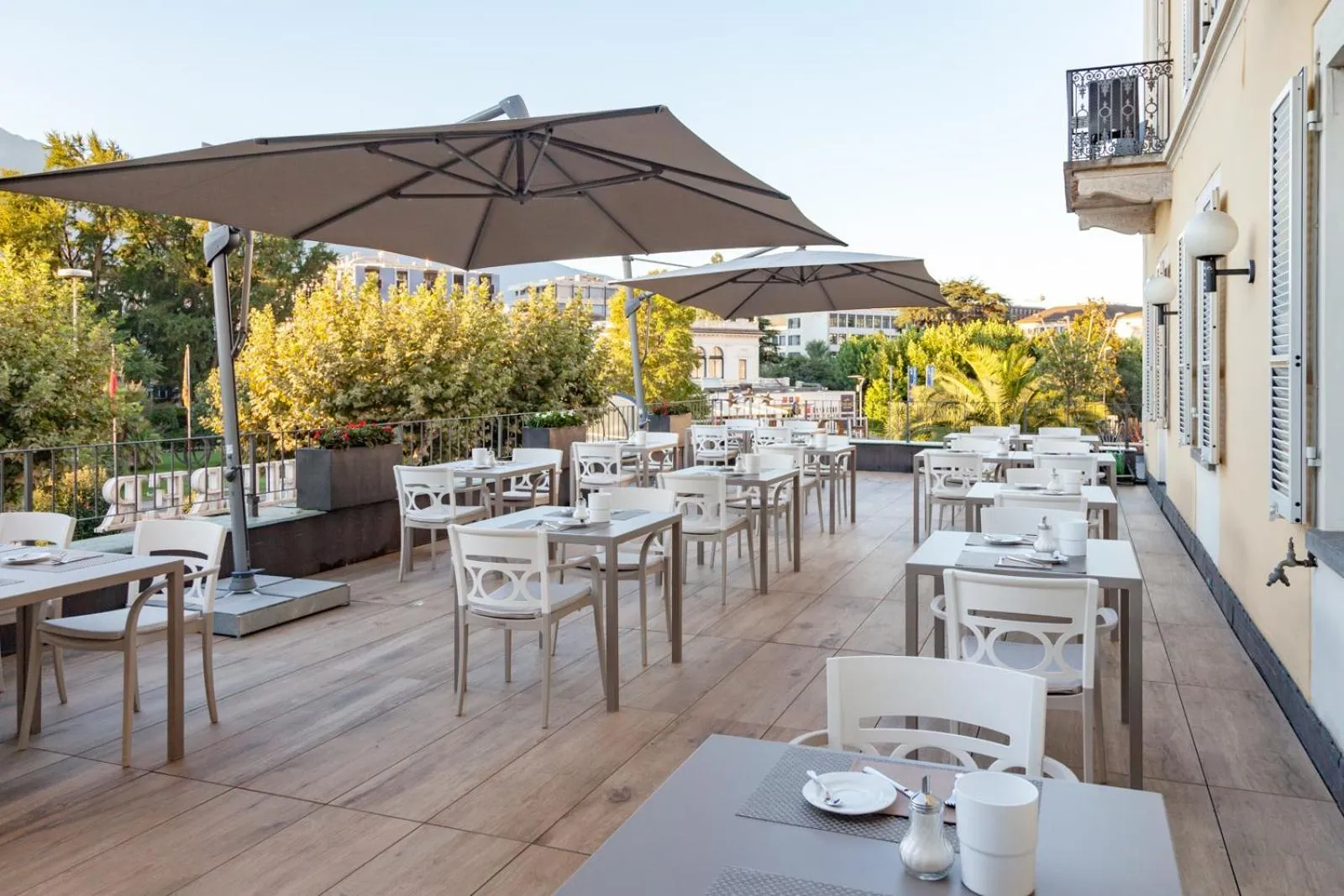 Restaurant/places to eat in Hotel Du Lac