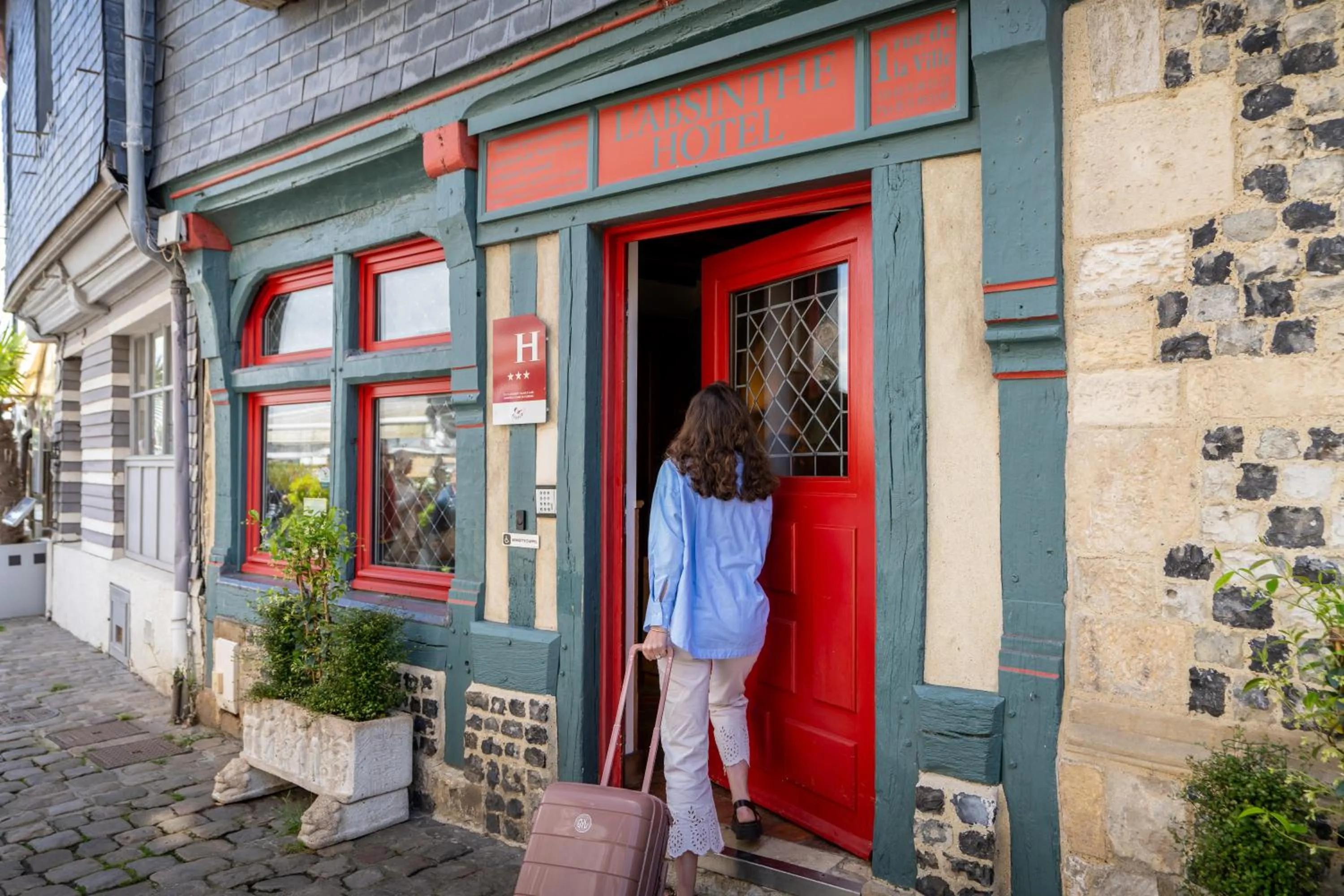 Property building in L'Absinthe Hôtel