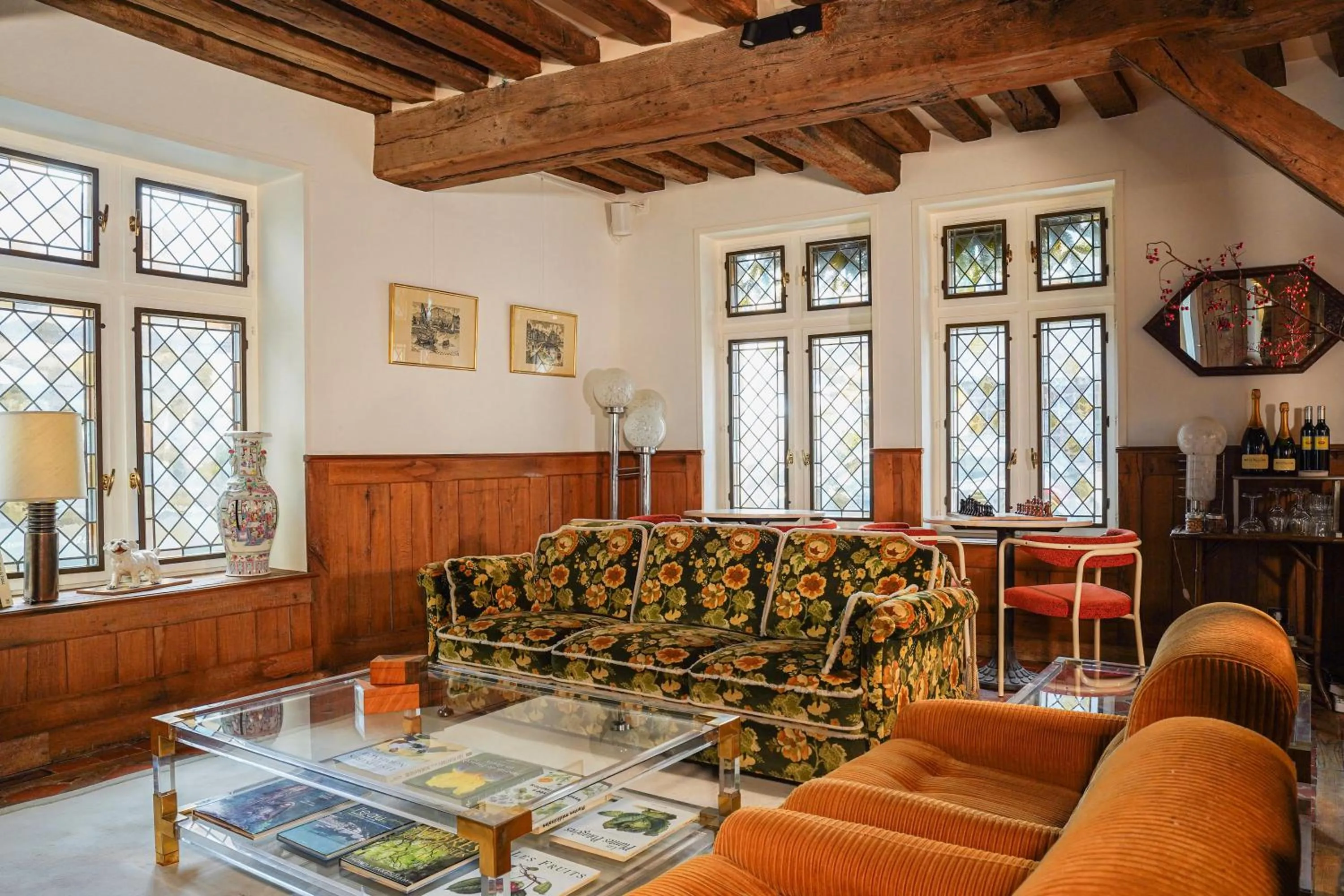 Living room in L'Absinthe Hôtel