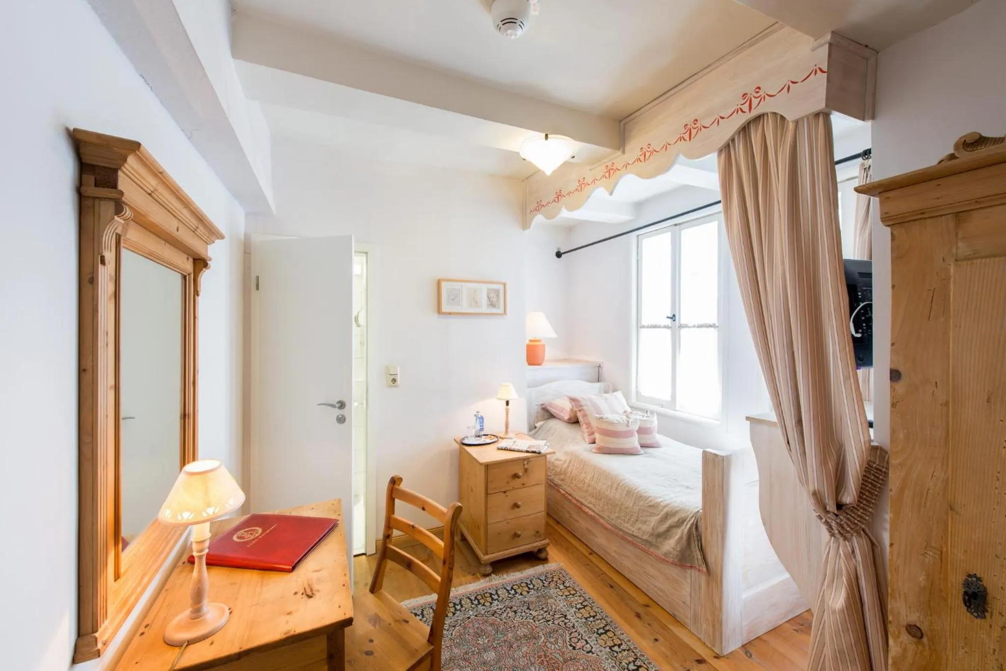 Day, Bed in Hotel Theophano