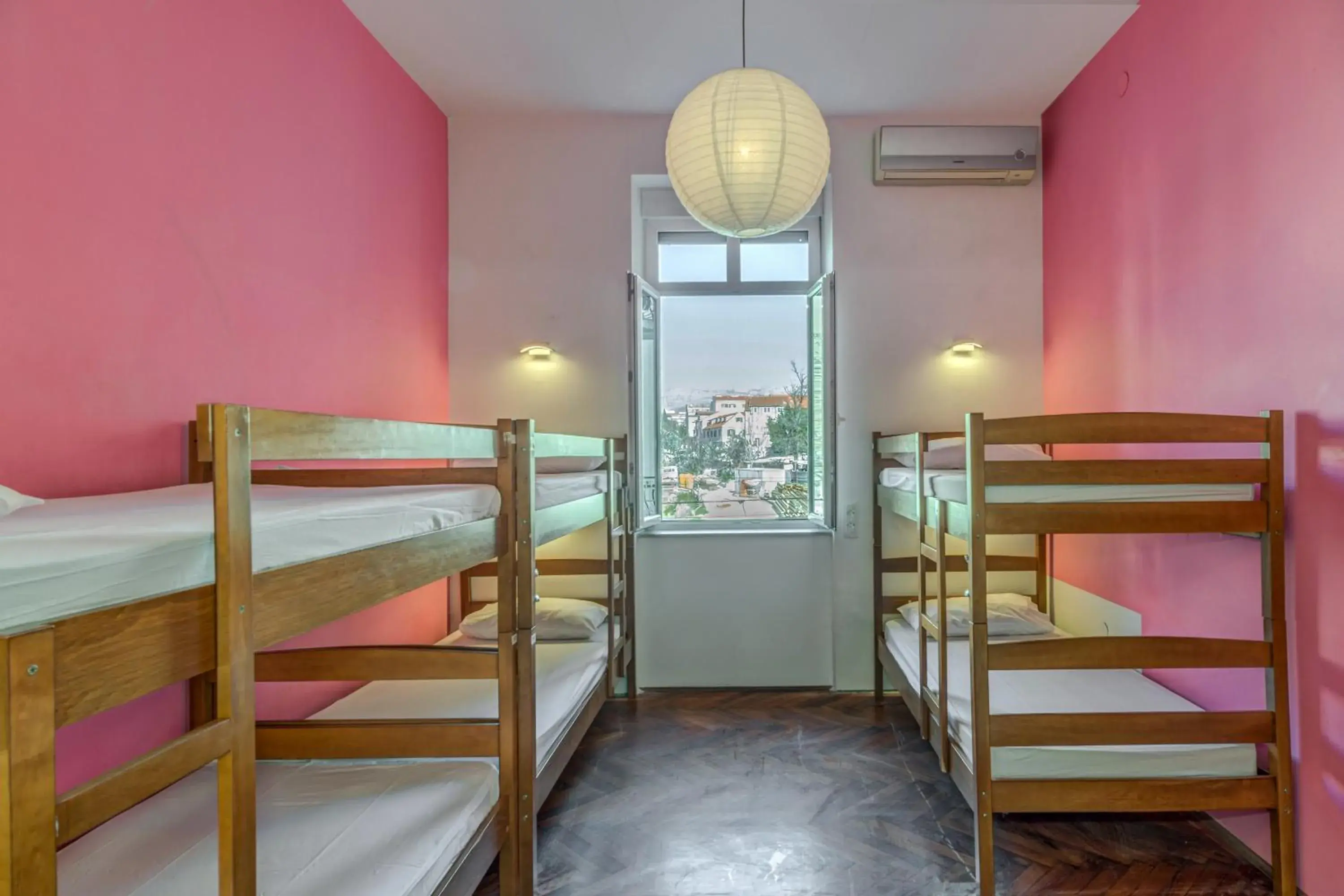Bed in 6-Bed Dormitory Room in Hostel Colors Of Adriatic - Youth Only Bed in 6-Bed Dormitory Room in Hostel Colors Of Adriatic - Youth Only