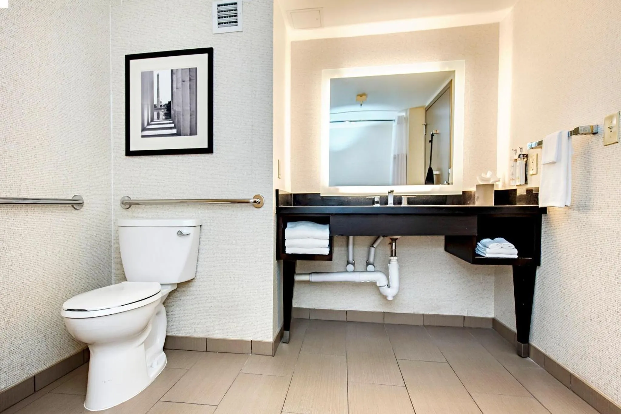 Bathroom in Holiday Inn Washington Capitol-National Mall by IHG