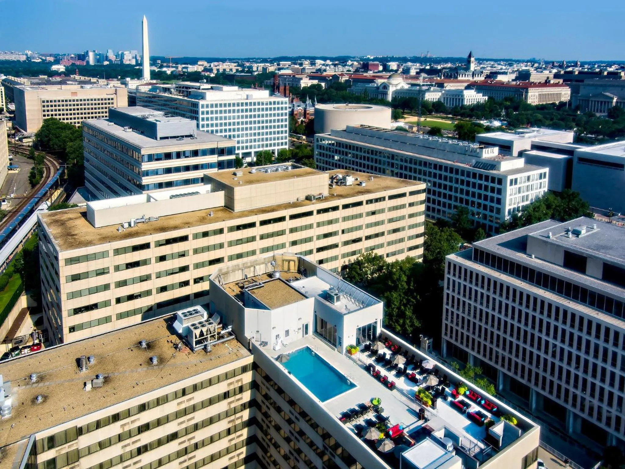 Swimming pool in Holiday Inn Washington Capitol-National Mall by IHG