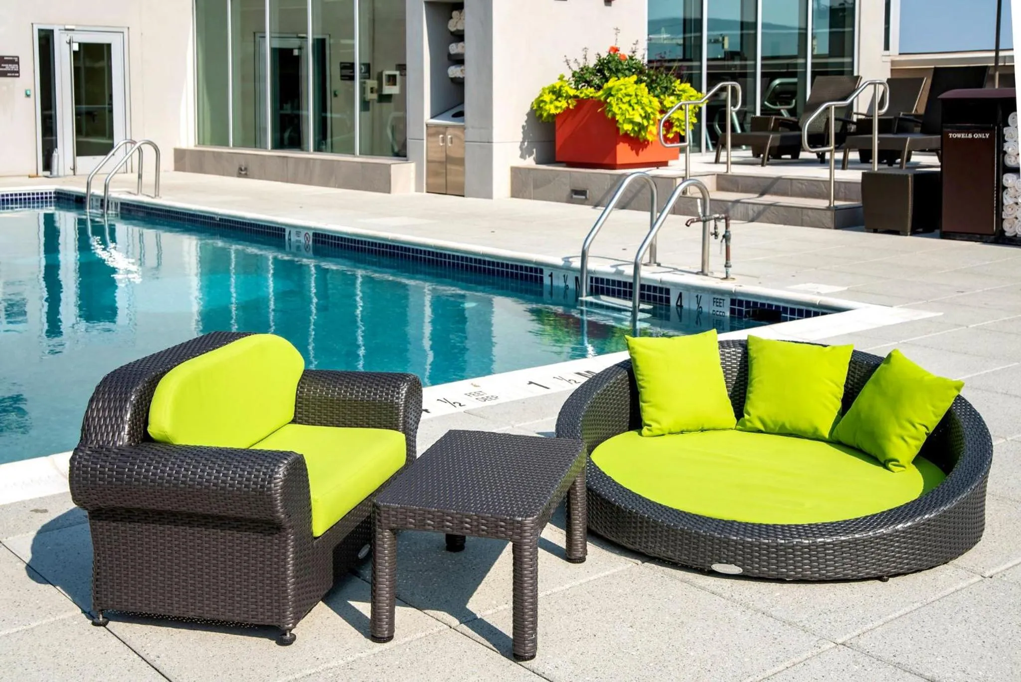 Swimming pool in Holiday Inn Washington Capitol-National Mall by IHG