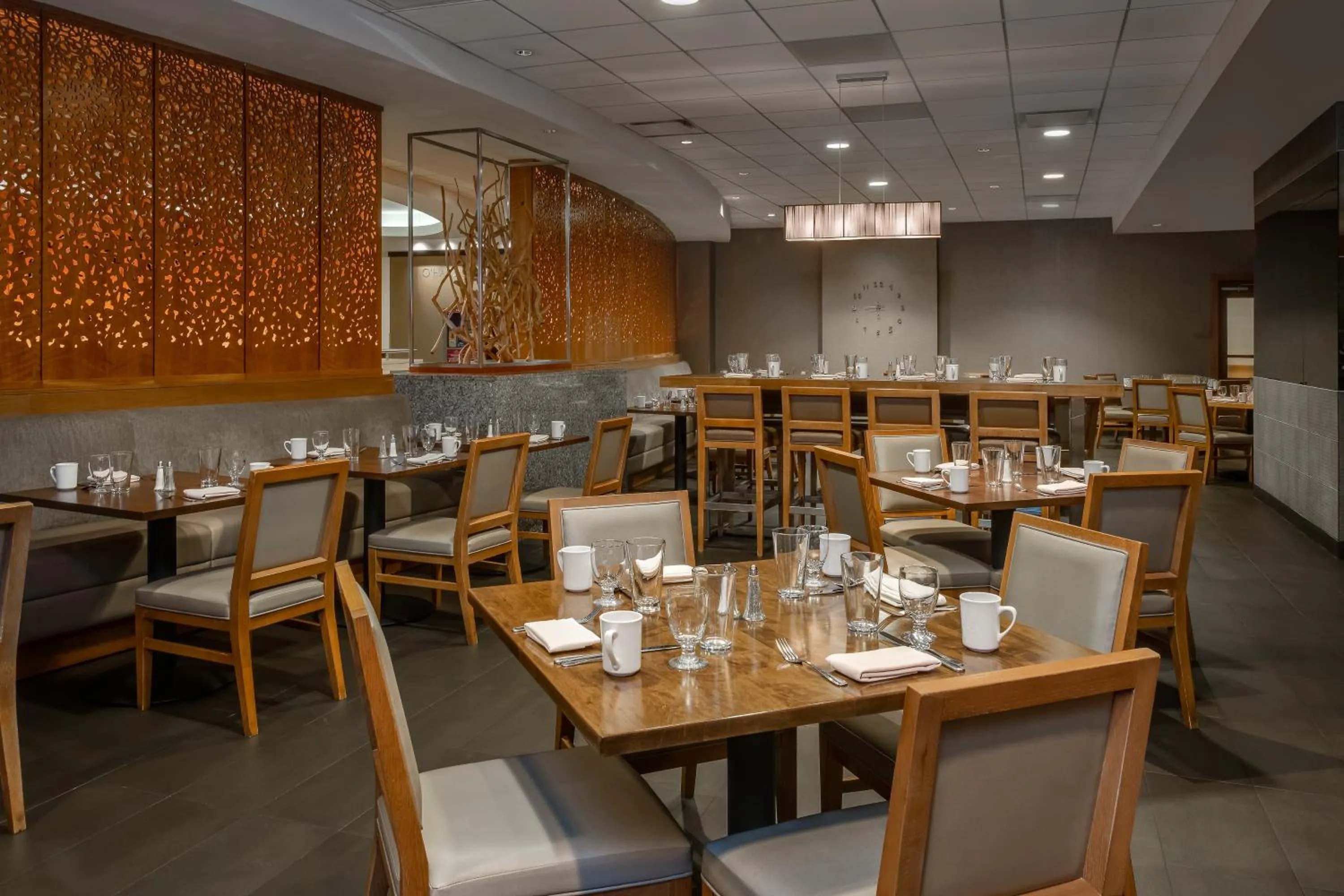 Restaurant/places to eat in Crowne Plaza Chicago O'Hare Hotel & Conference Center by IHG