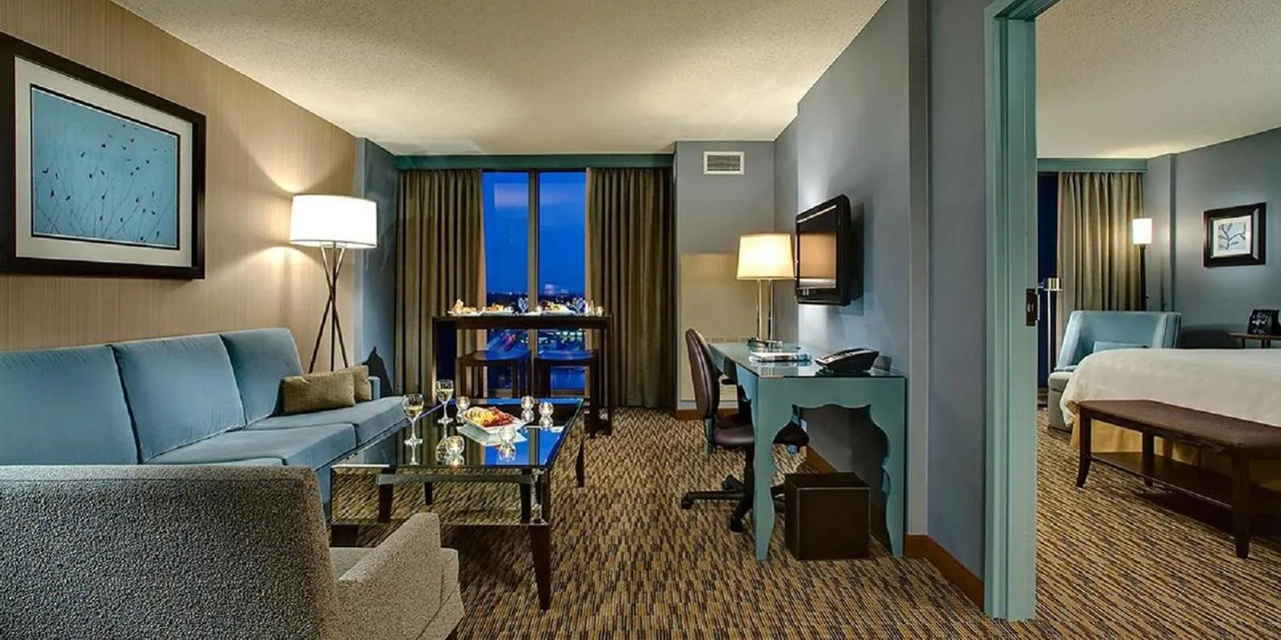 Photo of the whole room, Bed in Crowne Plaza Chicago O'Hare Hotel & Conference Center by IHG