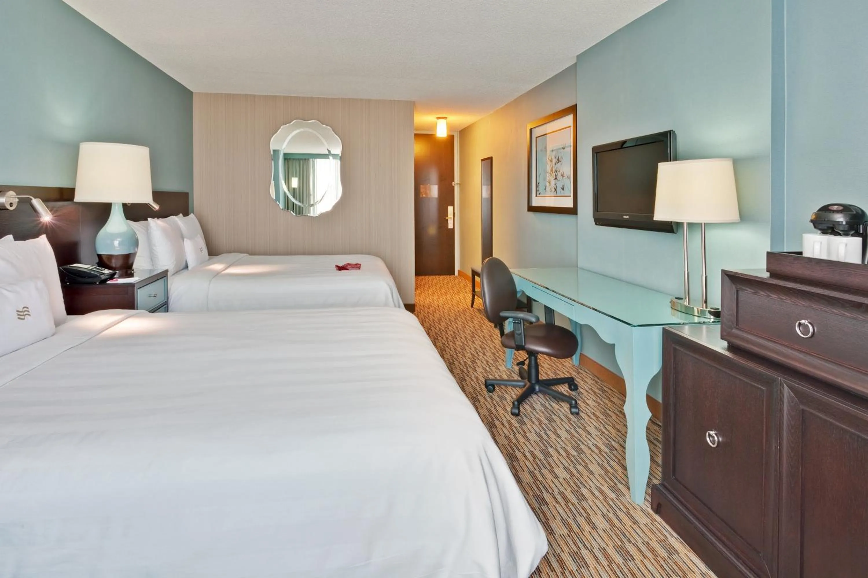 Photo of the whole room, Bed in Crowne Plaza Chicago O'Hare Hotel & Conference Center by IHG