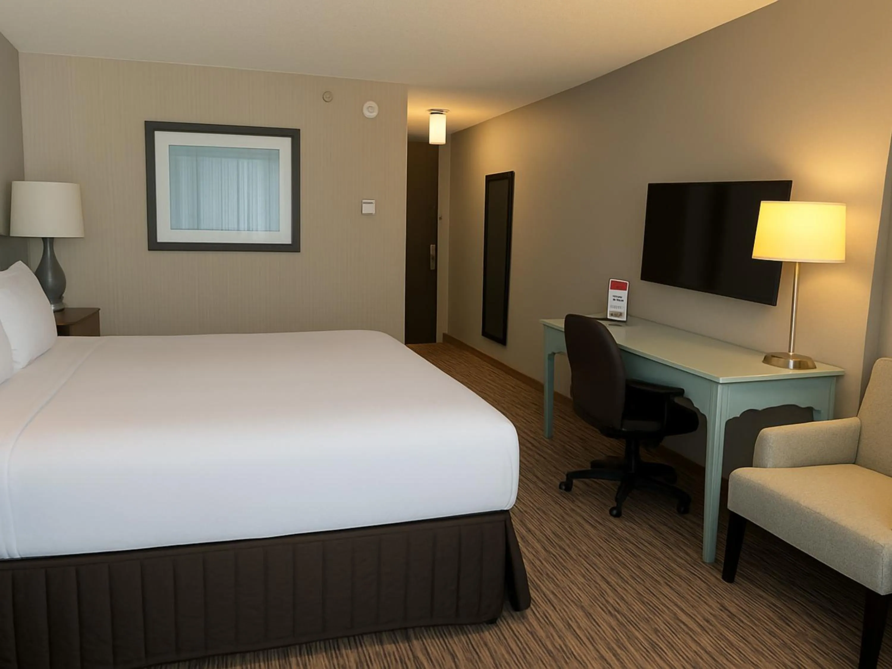 Bed in Crowne Plaza Chicago O'Hare Hotel & Conference Center by IHG