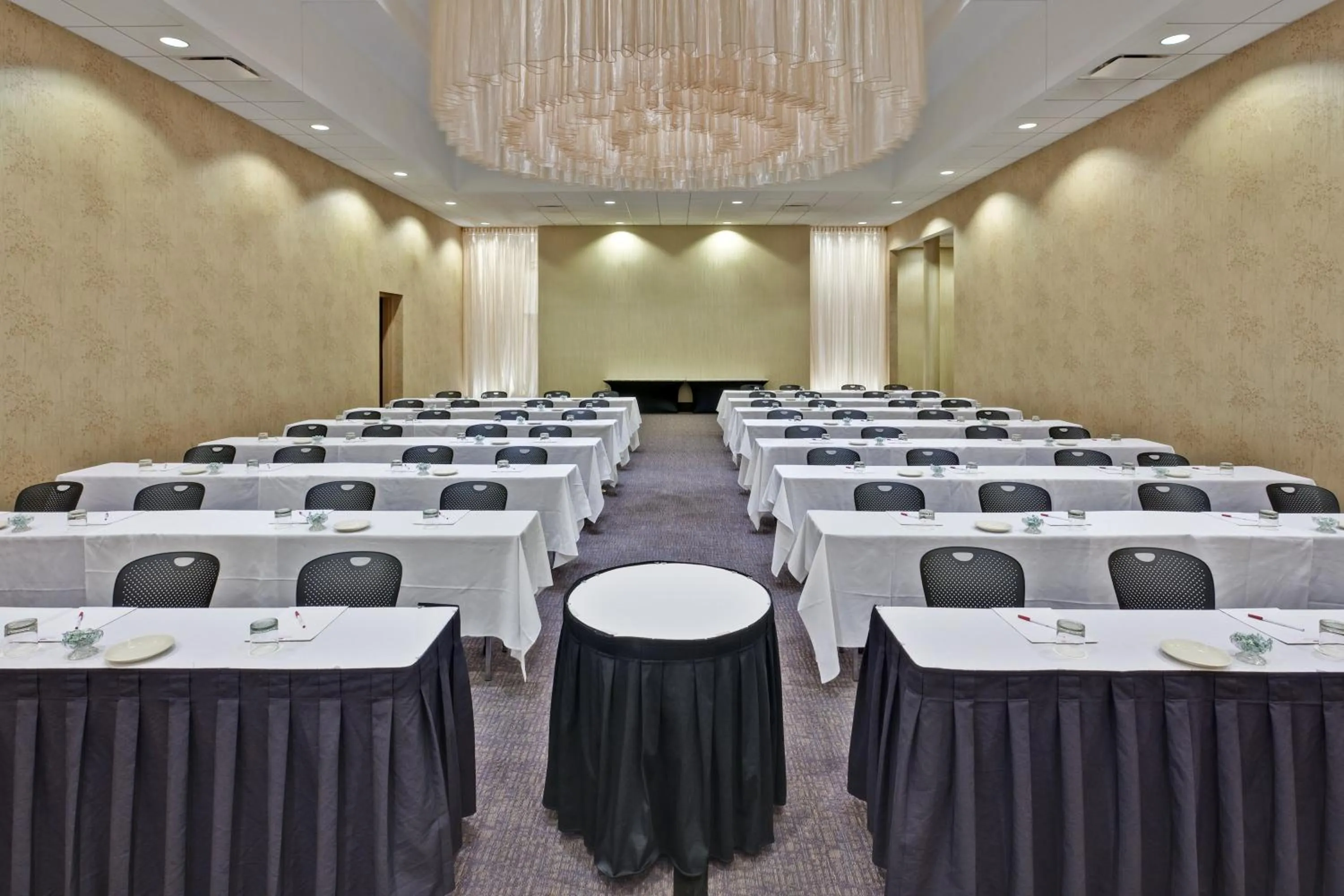 Meeting/conference room in Crowne Plaza Chicago O'Hare Hotel & Conference Center by IHG