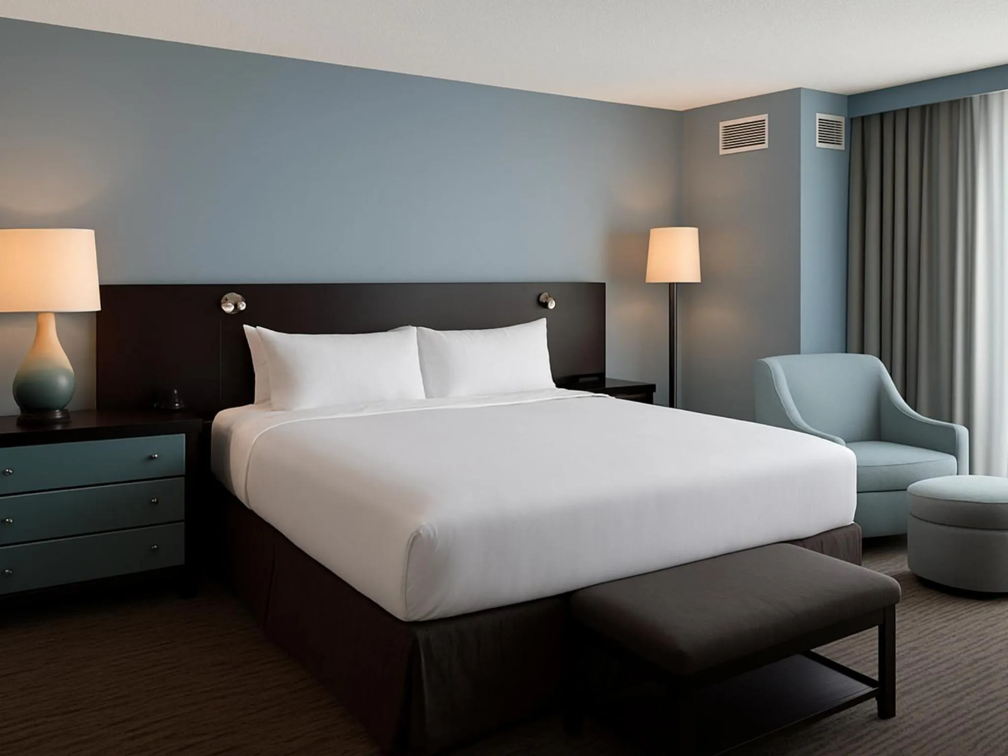 Bed in Crowne Plaza Chicago O'Hare Hotel & Conference Center by IHG