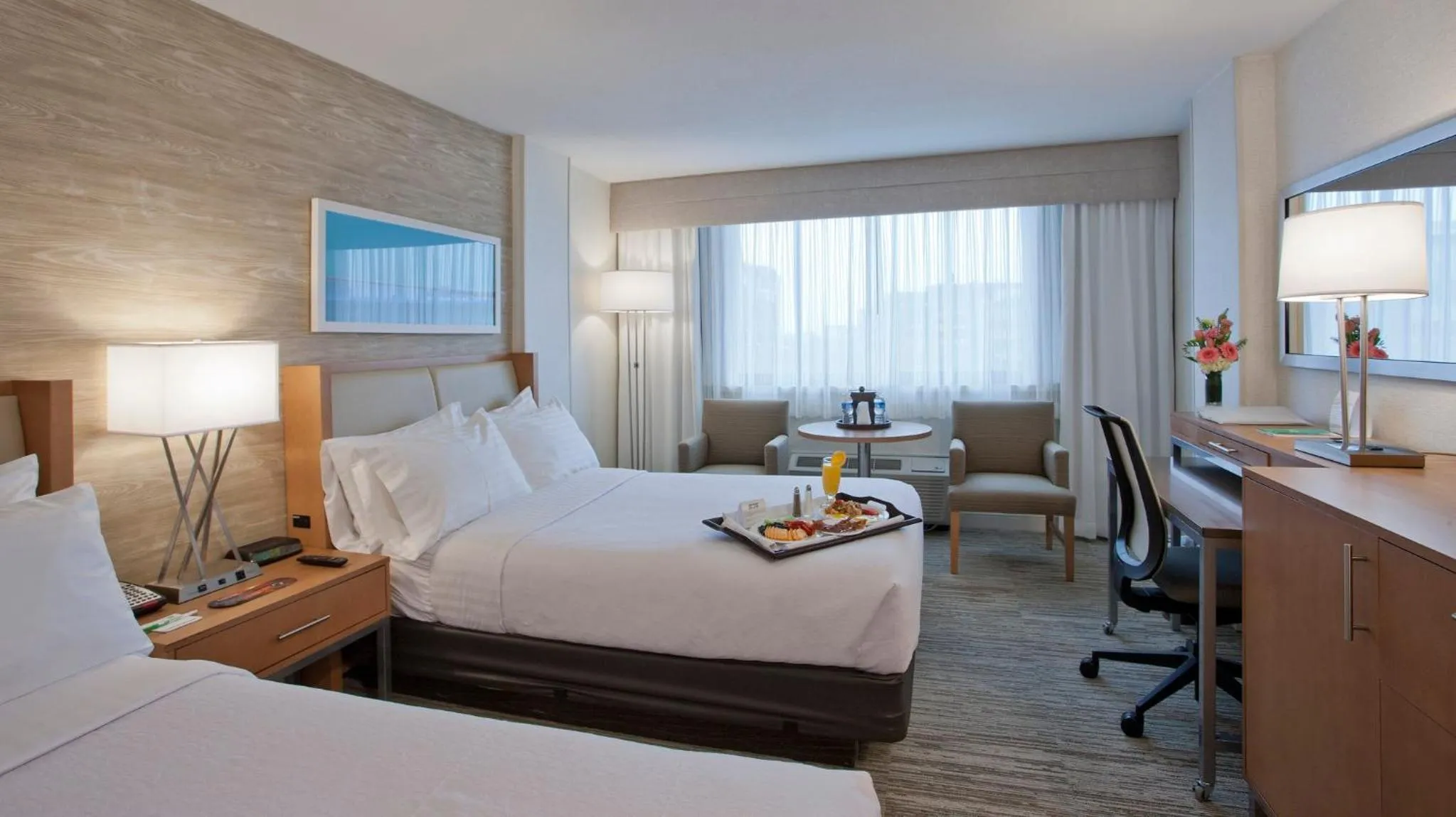 Photo of the whole room, Bed in Holiday Inn Washington-Central/White House by IHG