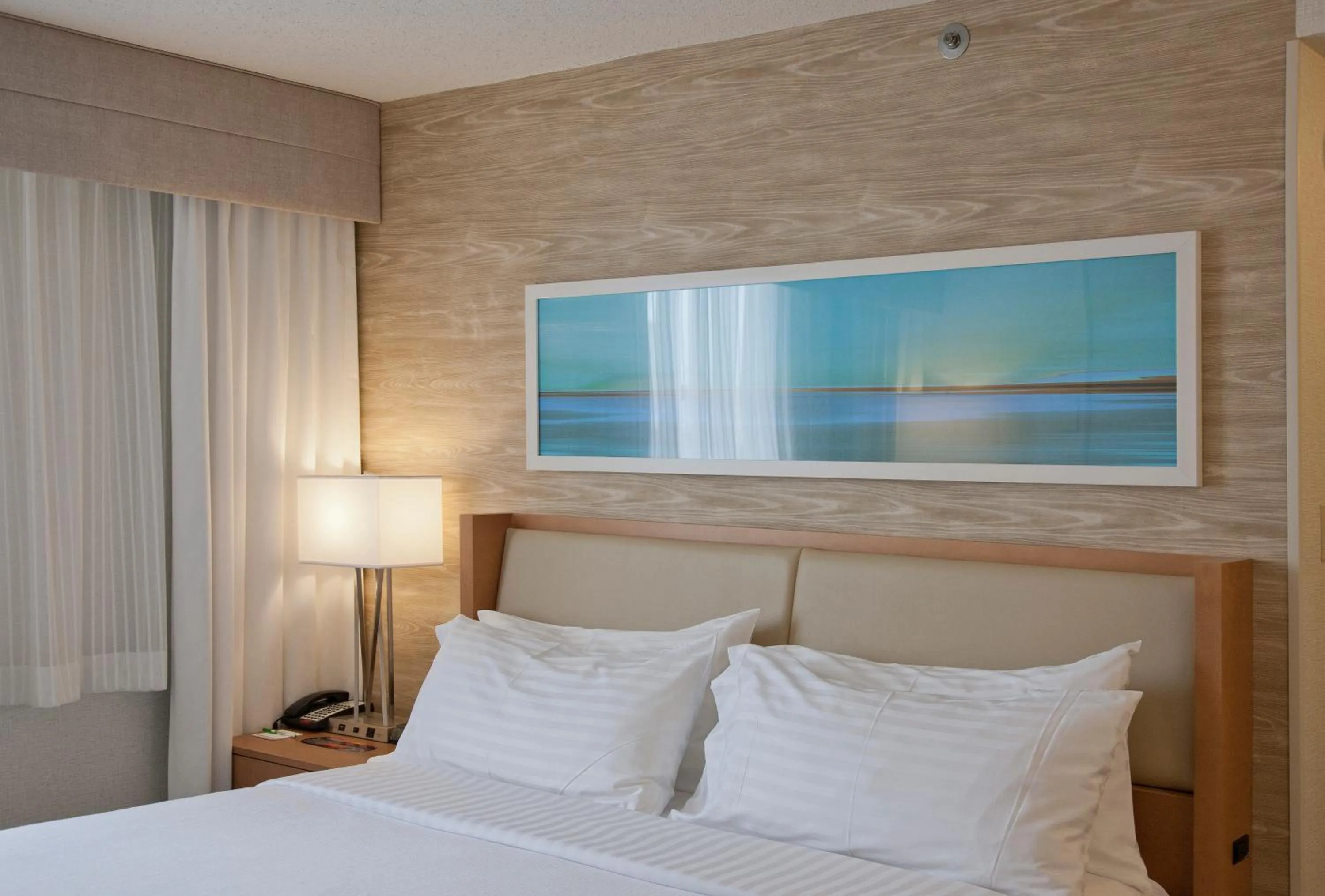 Bed in Holiday Inn Washington-Central/White House by IHG