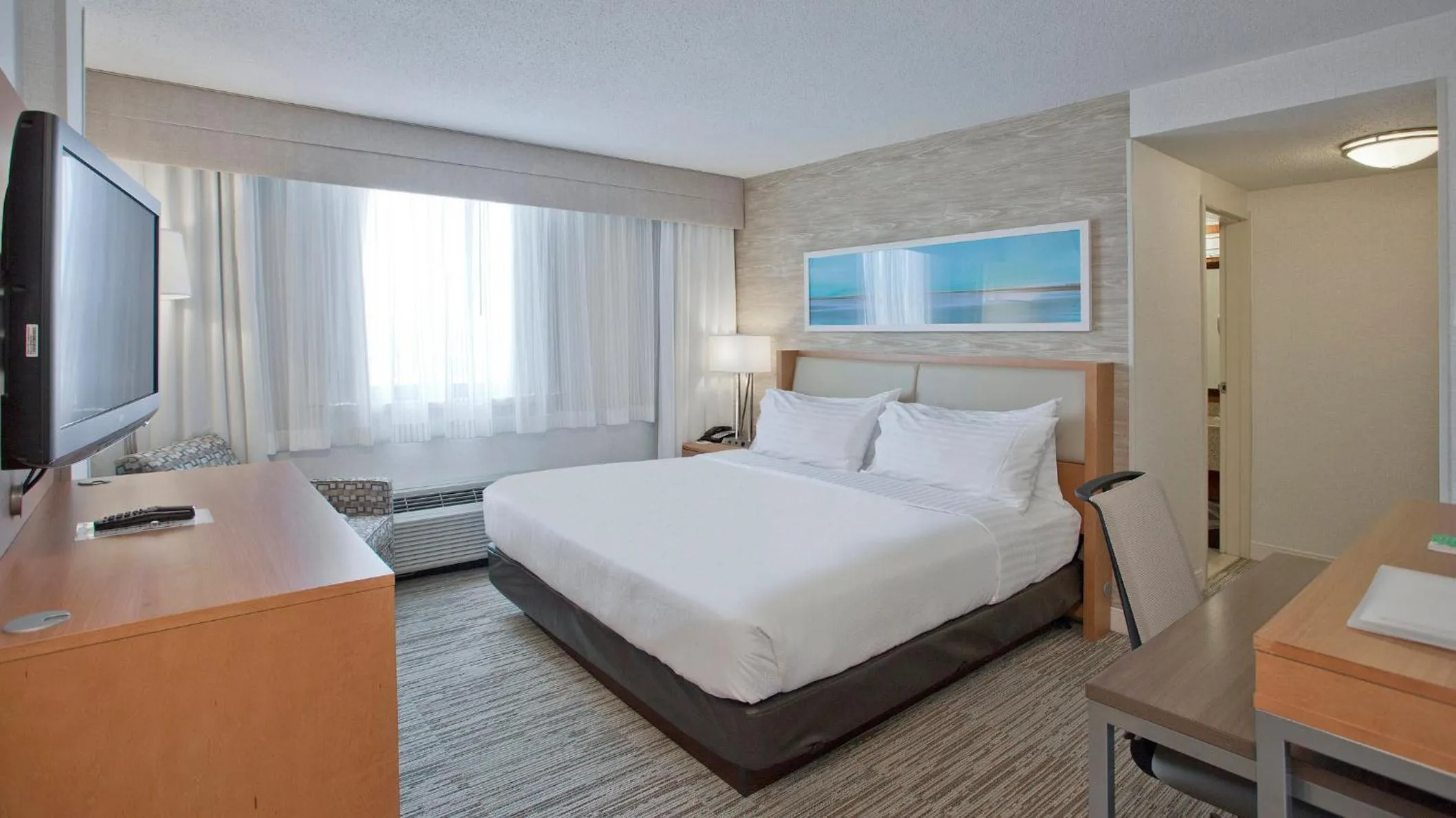 Photo of the whole room, Bed in Holiday Inn Washington-Central/White House by IHG