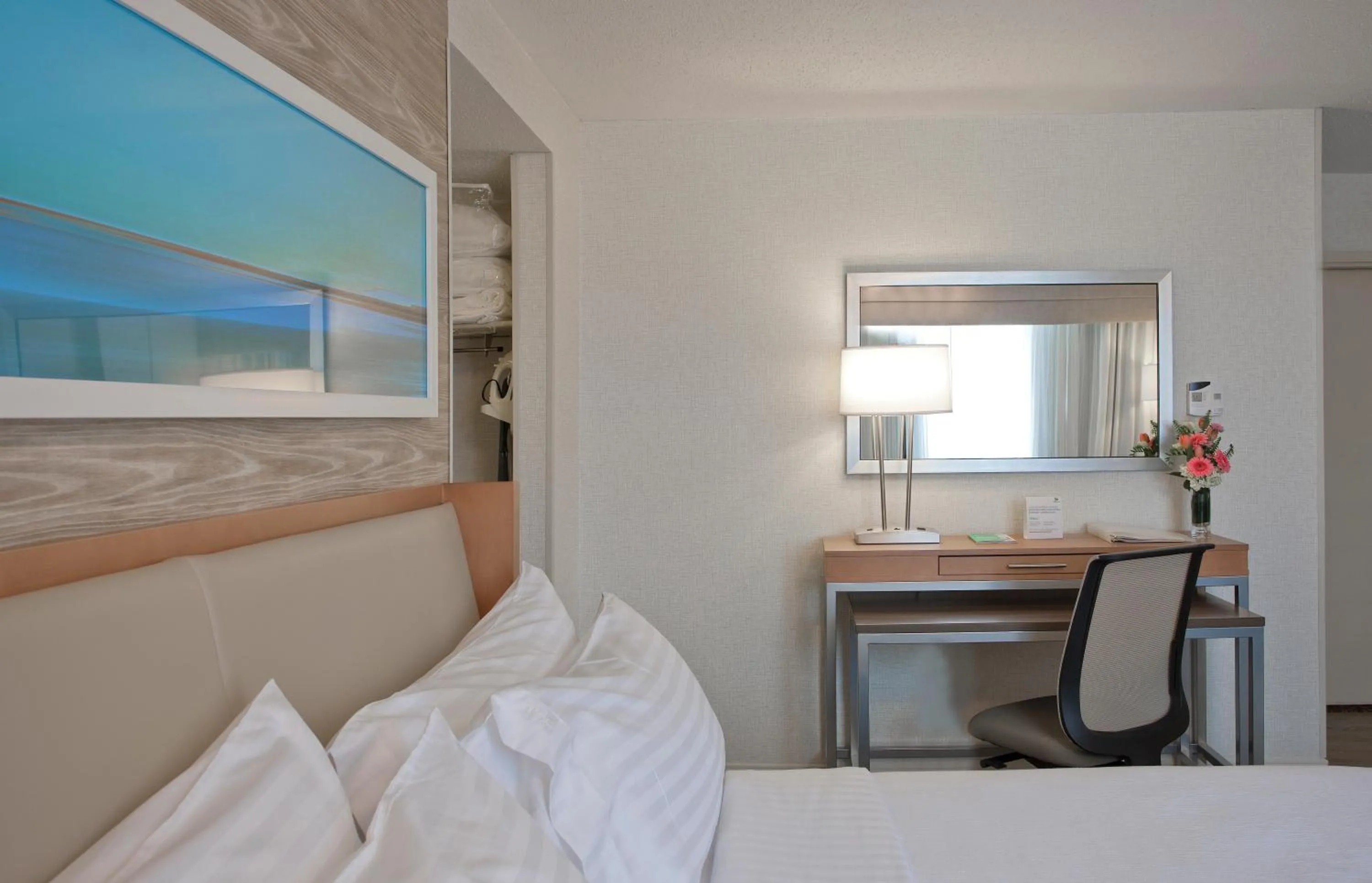 Bed in Holiday Inn Washington-Central/White House by IHG