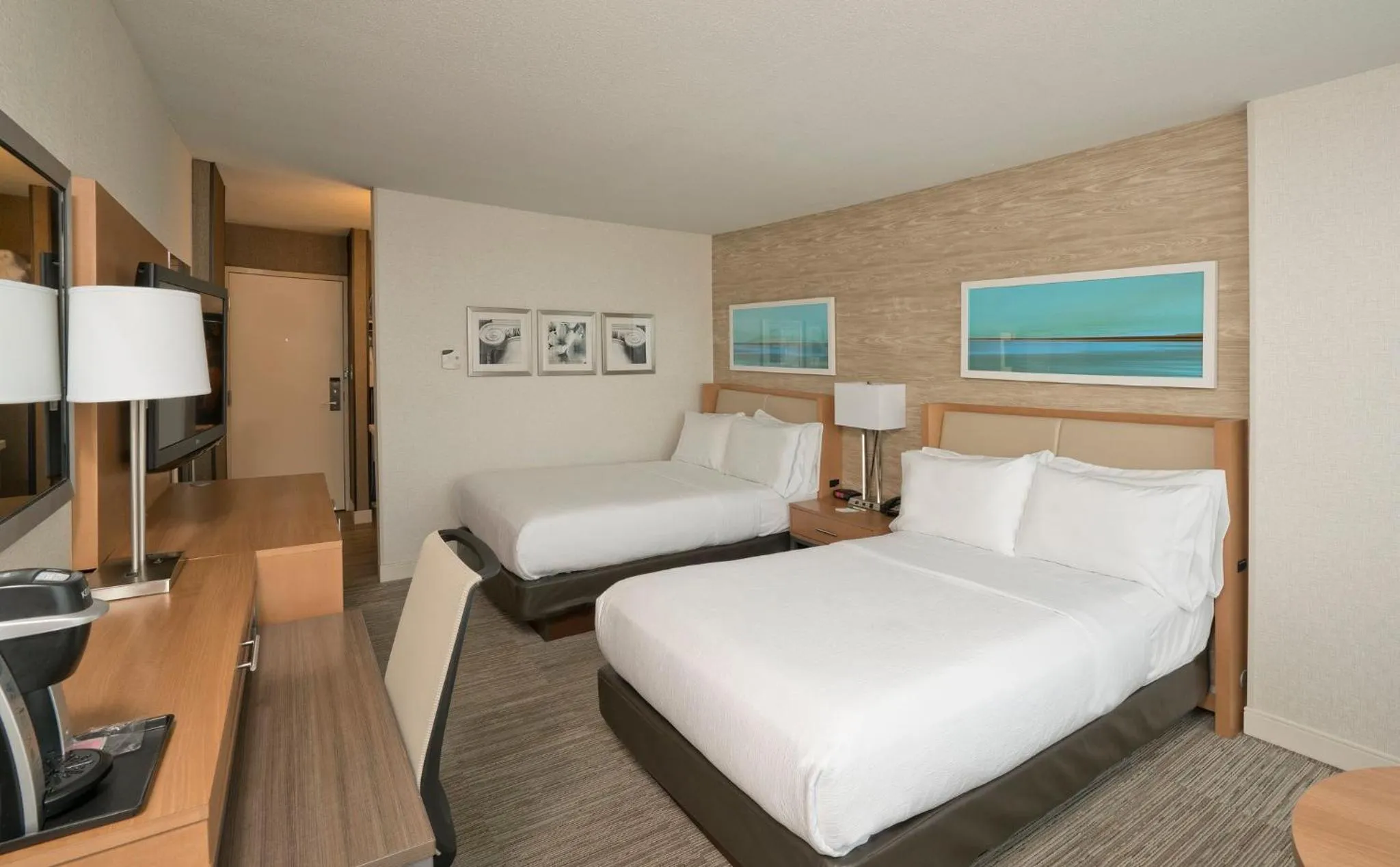 Photo of the whole room, Bed in Holiday Inn Washington-Central/White House by IHG