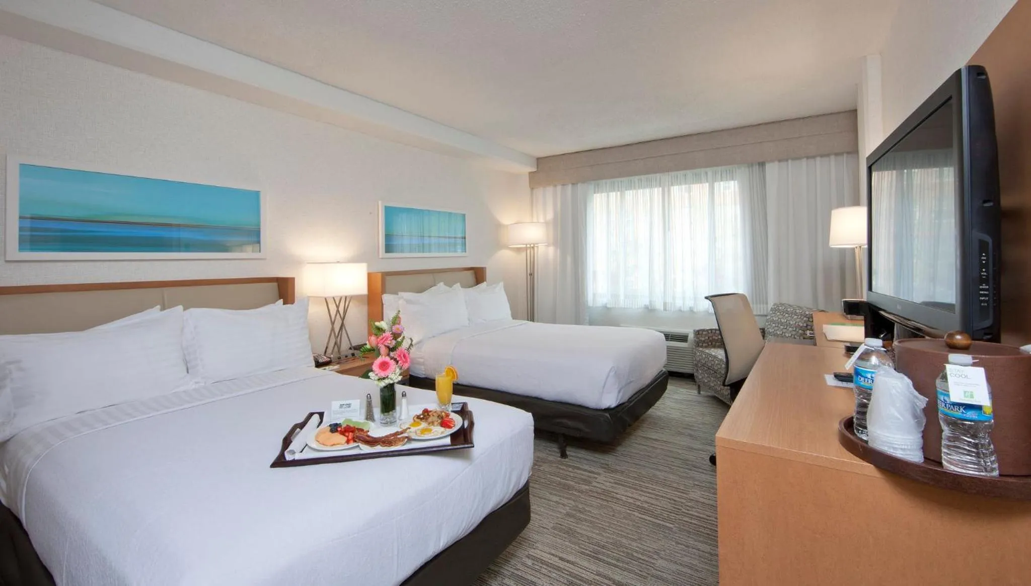 Photo of the whole room, Bed in Holiday Inn Washington-Central/White House by IHG