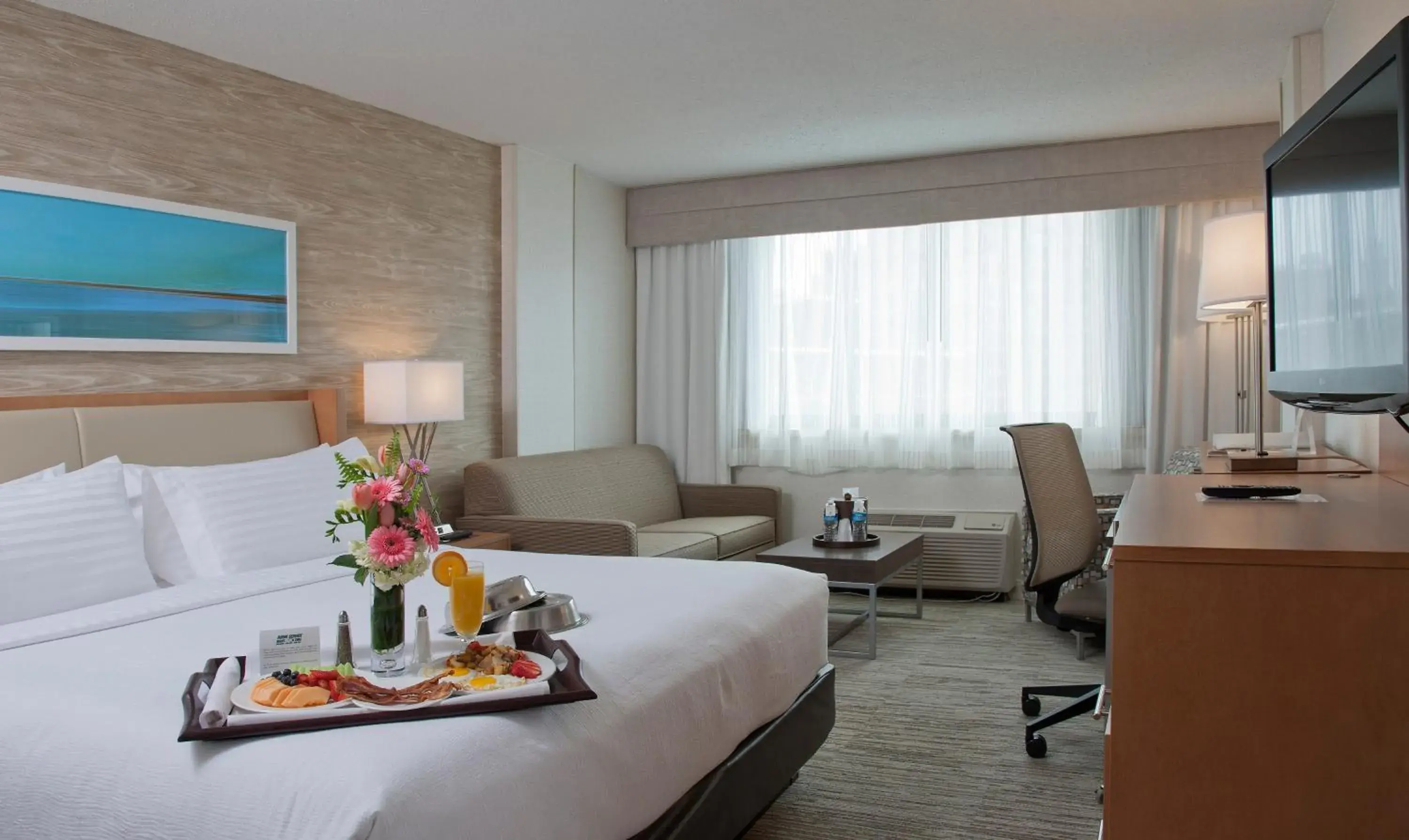 Standard King Room with Sofa Bed in Holiday Inn Washington-Central/White House by IHG Standard King Room with Sofa Bed in Holiday Inn Washington-Central/White House by IHG