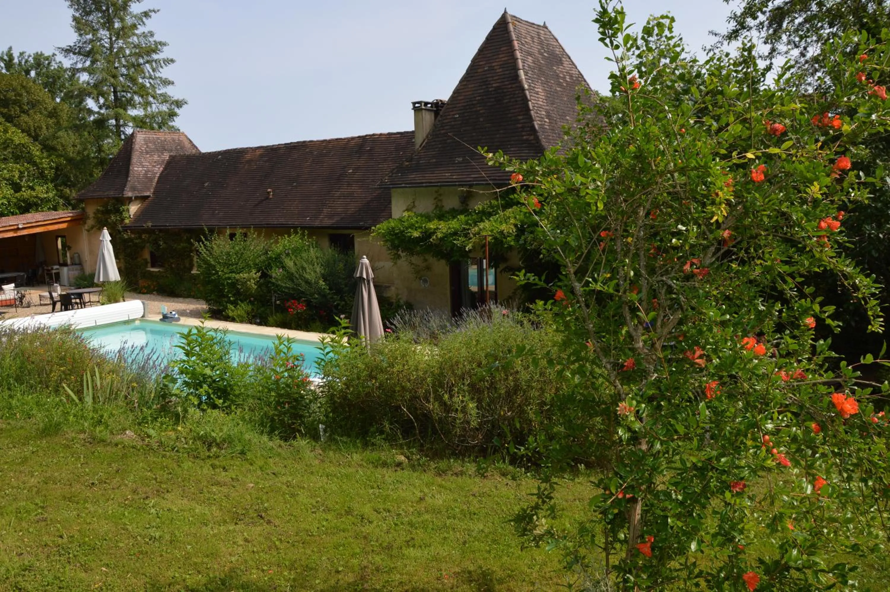 Property building in Les Deux Tours