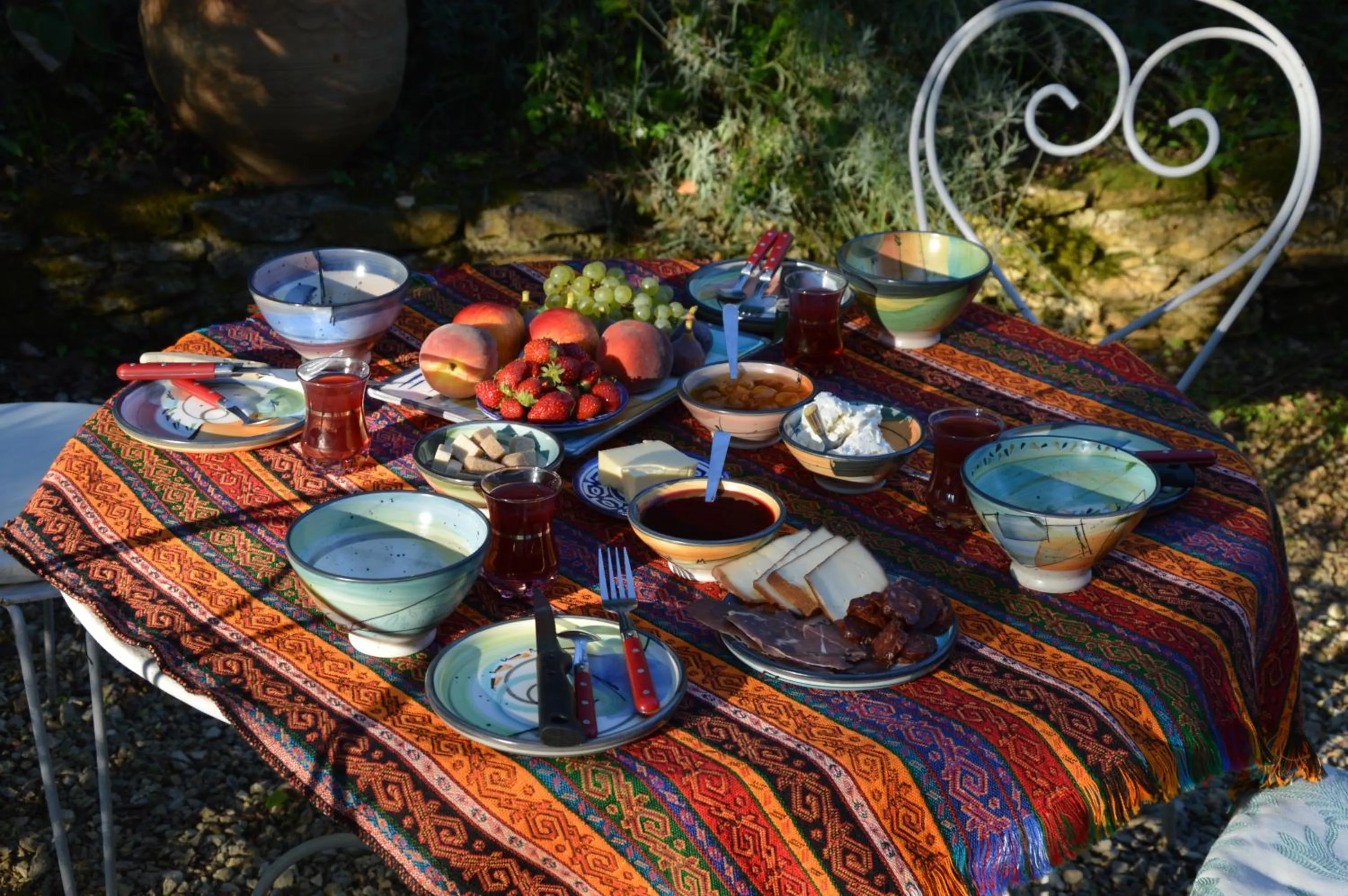 Continental breakfast in Les Deux Tours