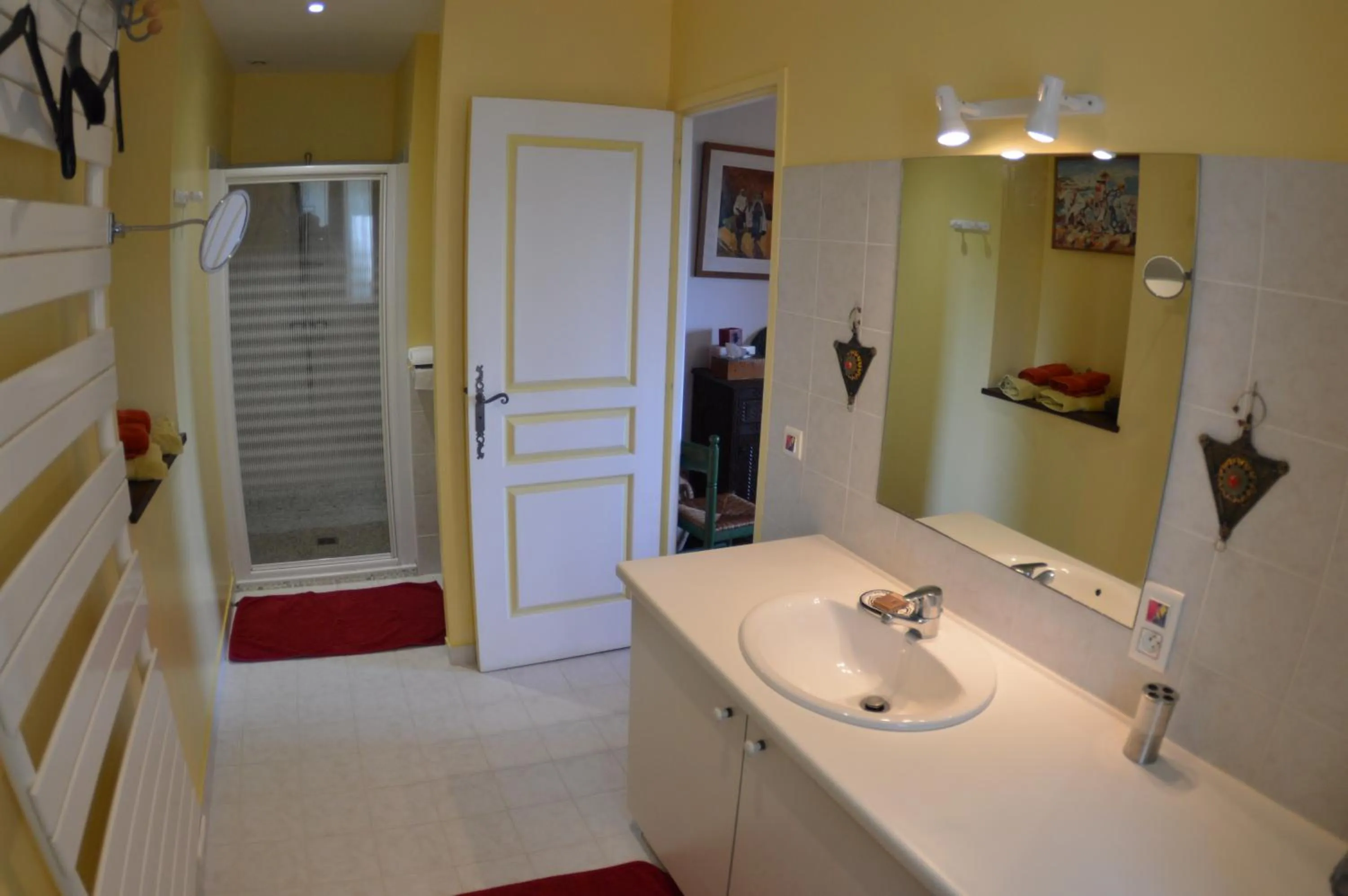 Property building in Les Deux Tours