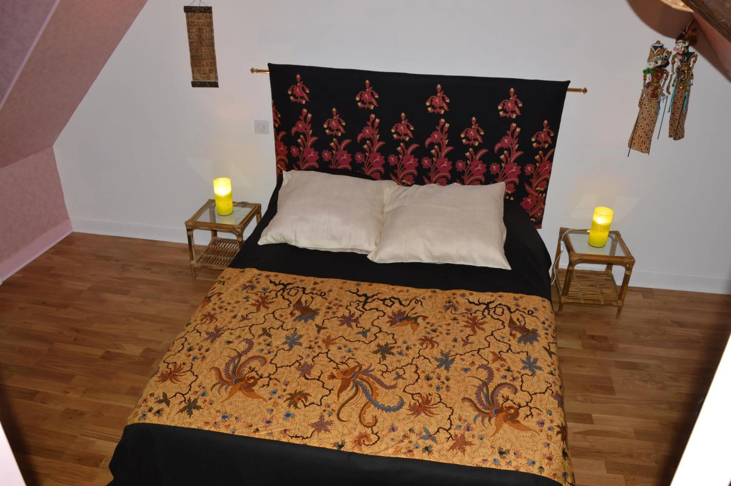 Photo of the whole room, Bed in Les Deux Tours