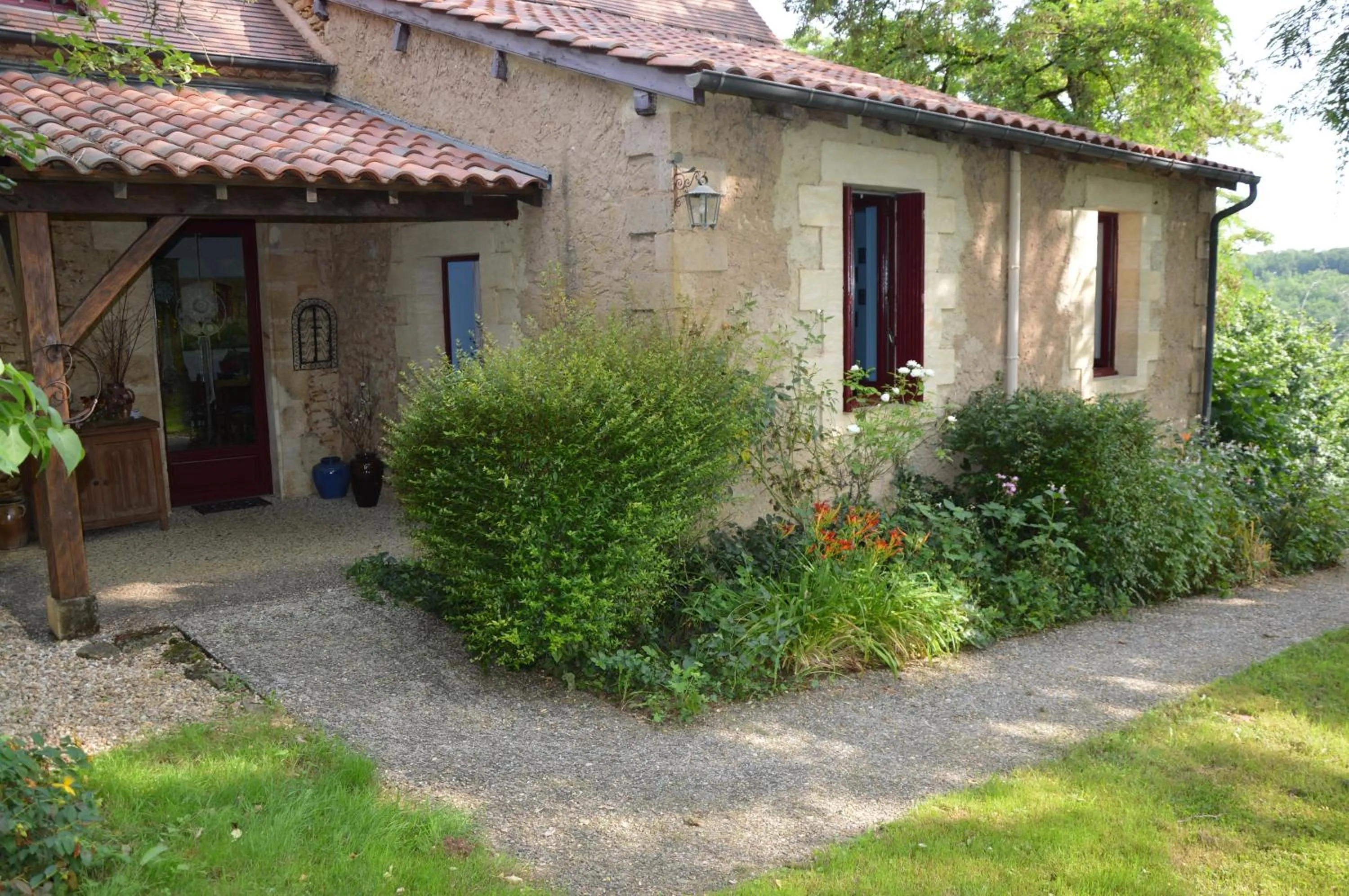 Property building in Les Deux Tours