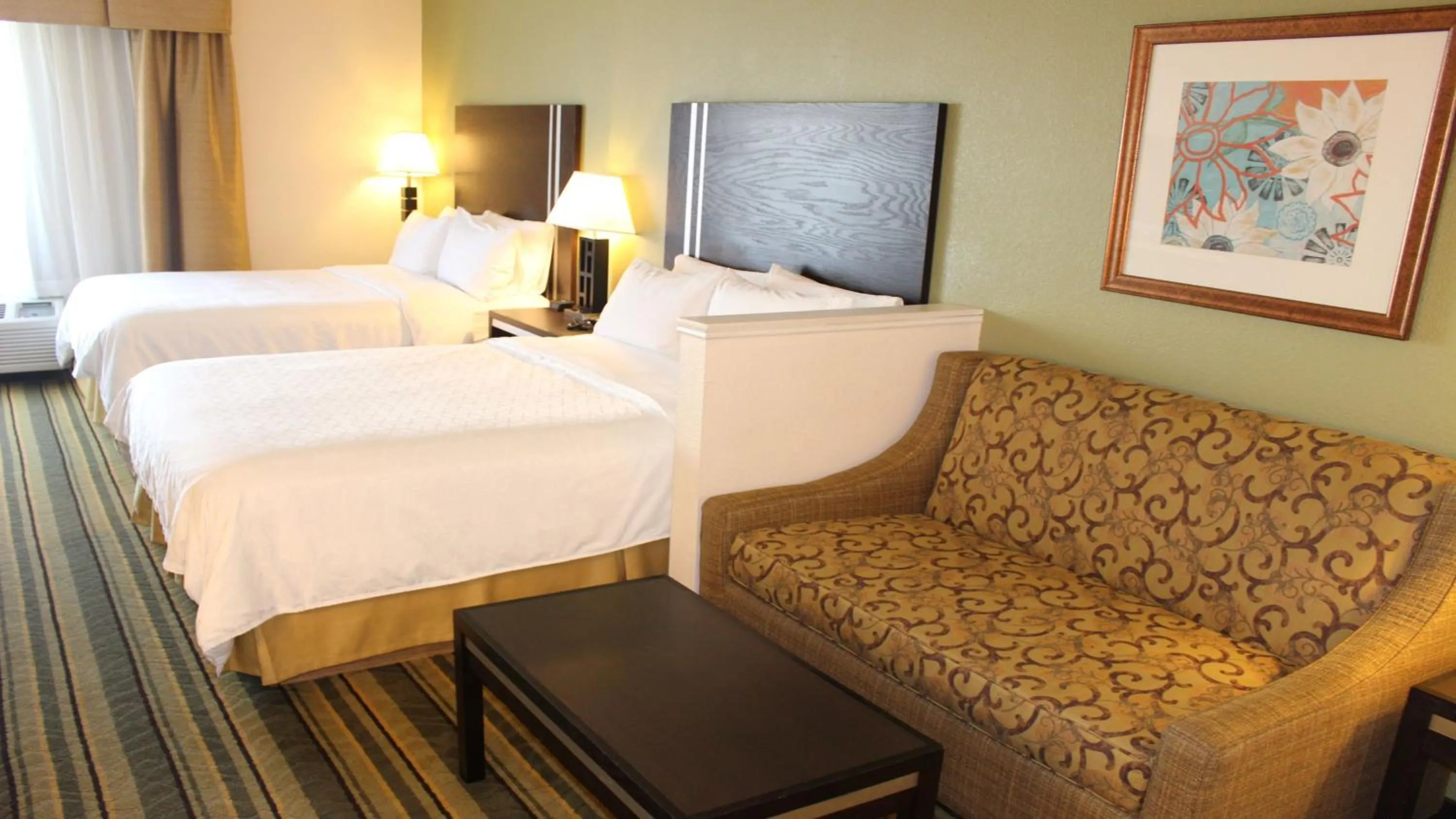 Photo of the whole room, Bed in Holiday Inn Express Berkeley by IHG
