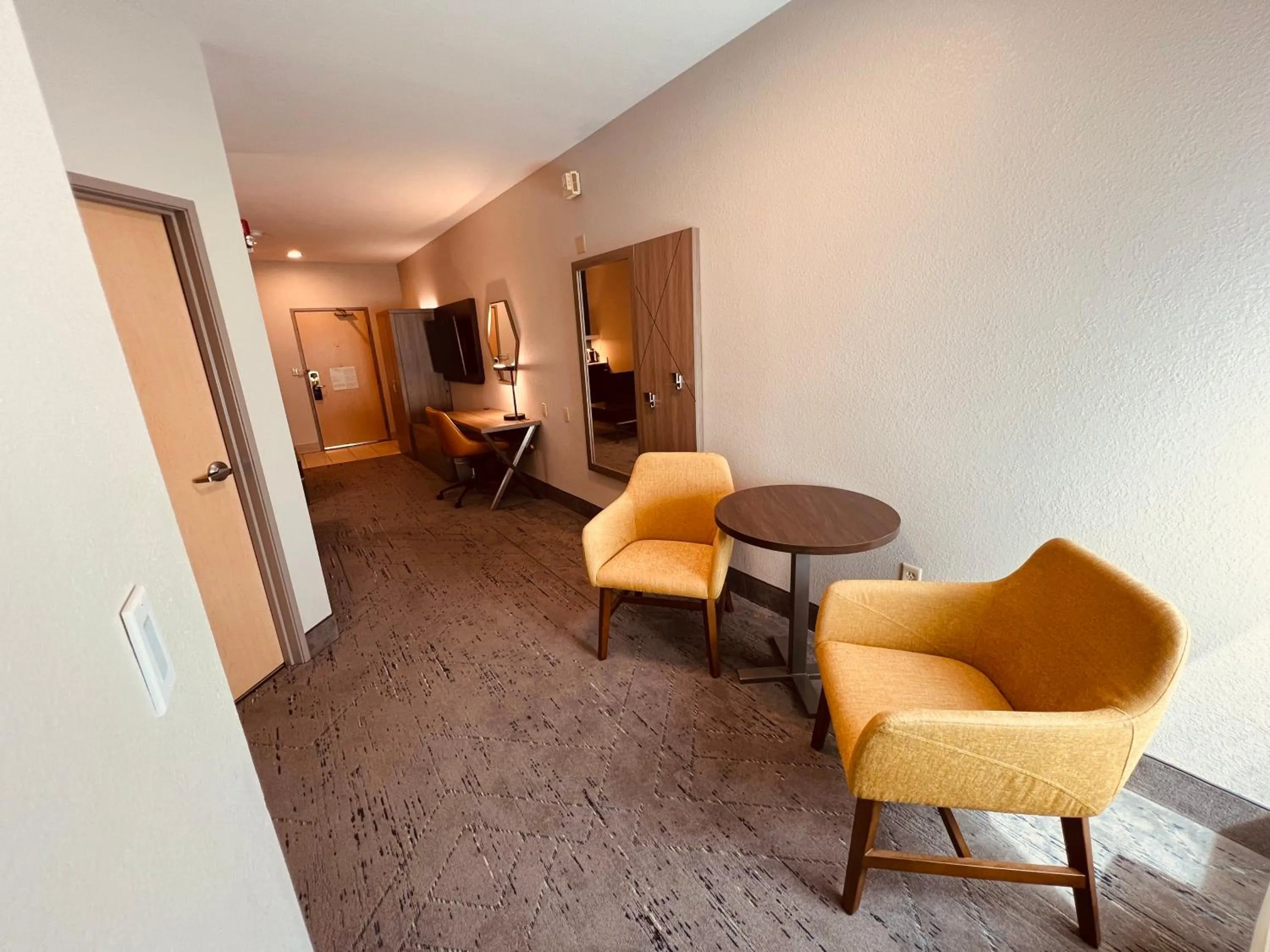 Living room in Holiday Inn Express Berkeley by IHG