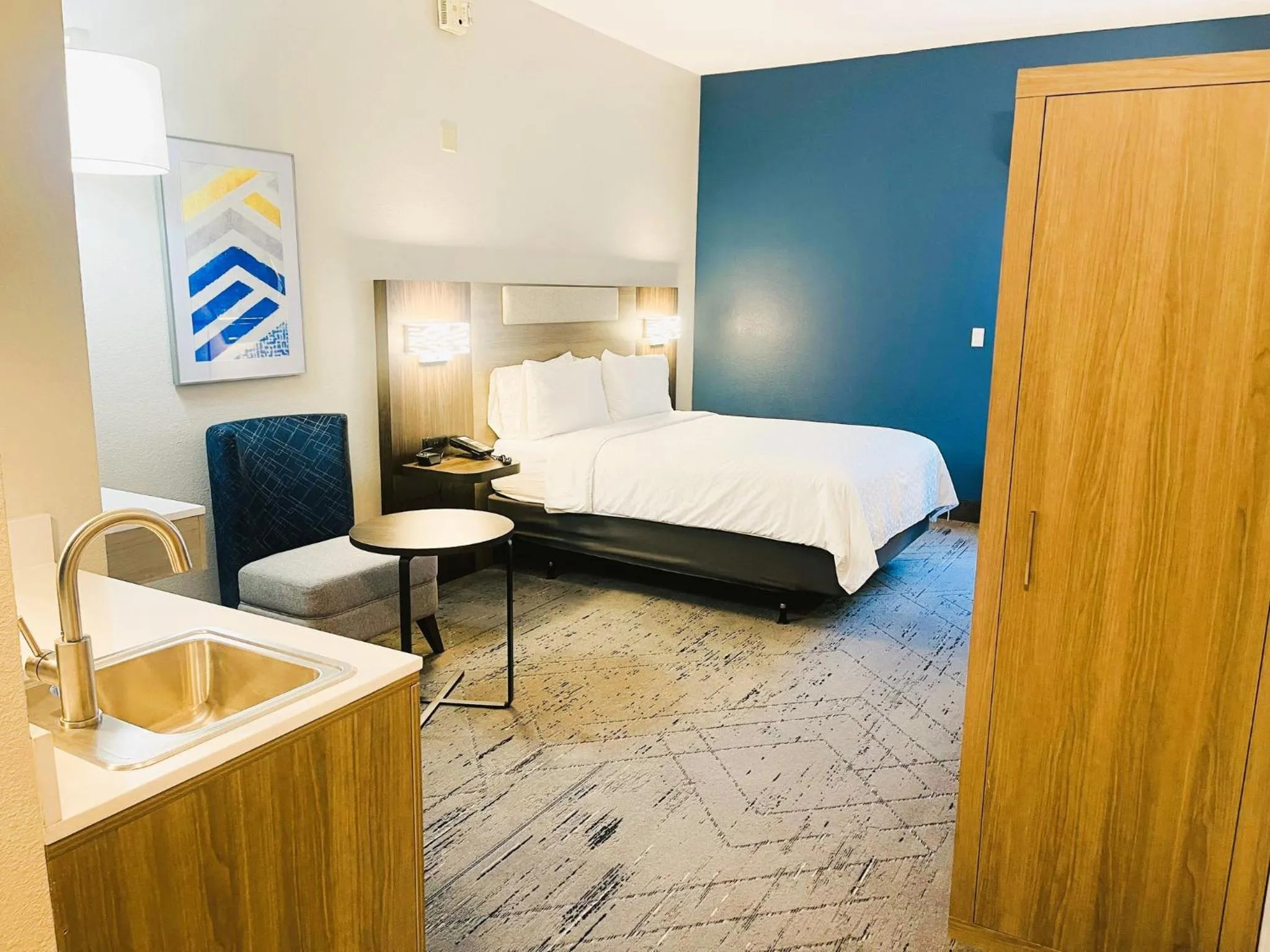 Photo of the whole room, Bed in Holiday Inn Express Berkeley by IHG