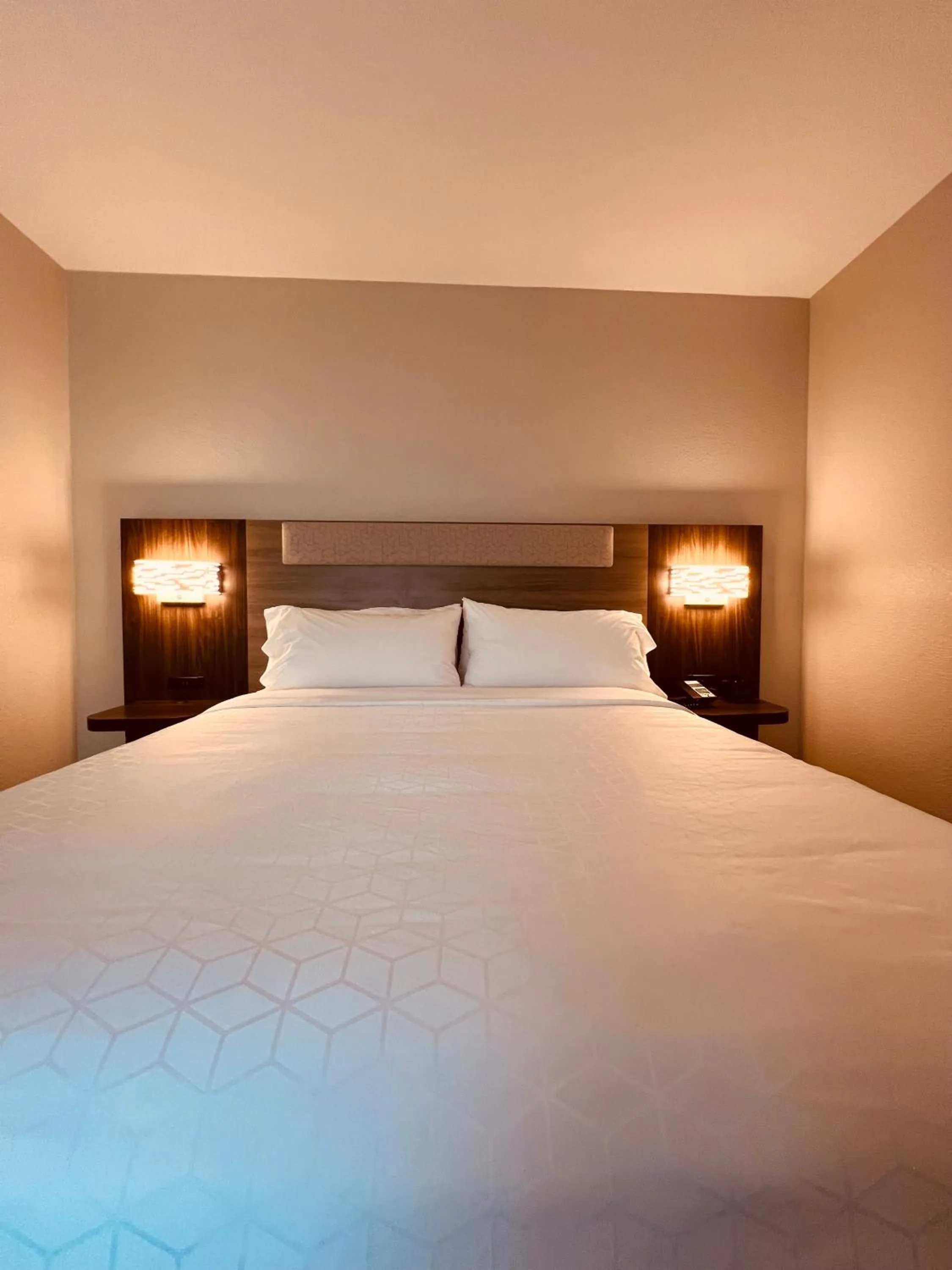 Bed in Holiday Inn Express Berkeley by IHG