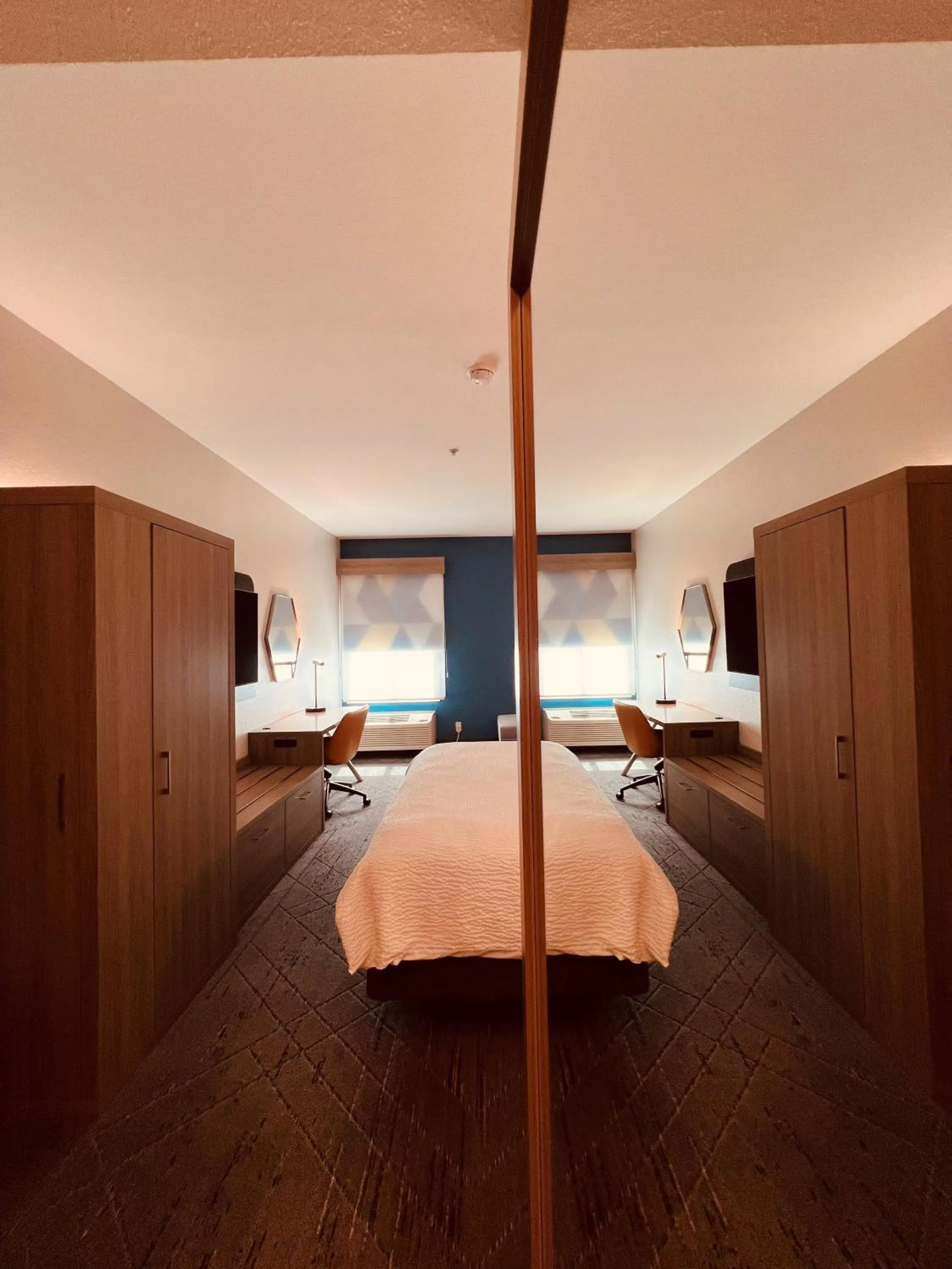 Photo of the whole room, Bed in Holiday Inn Express Berkeley by IHG