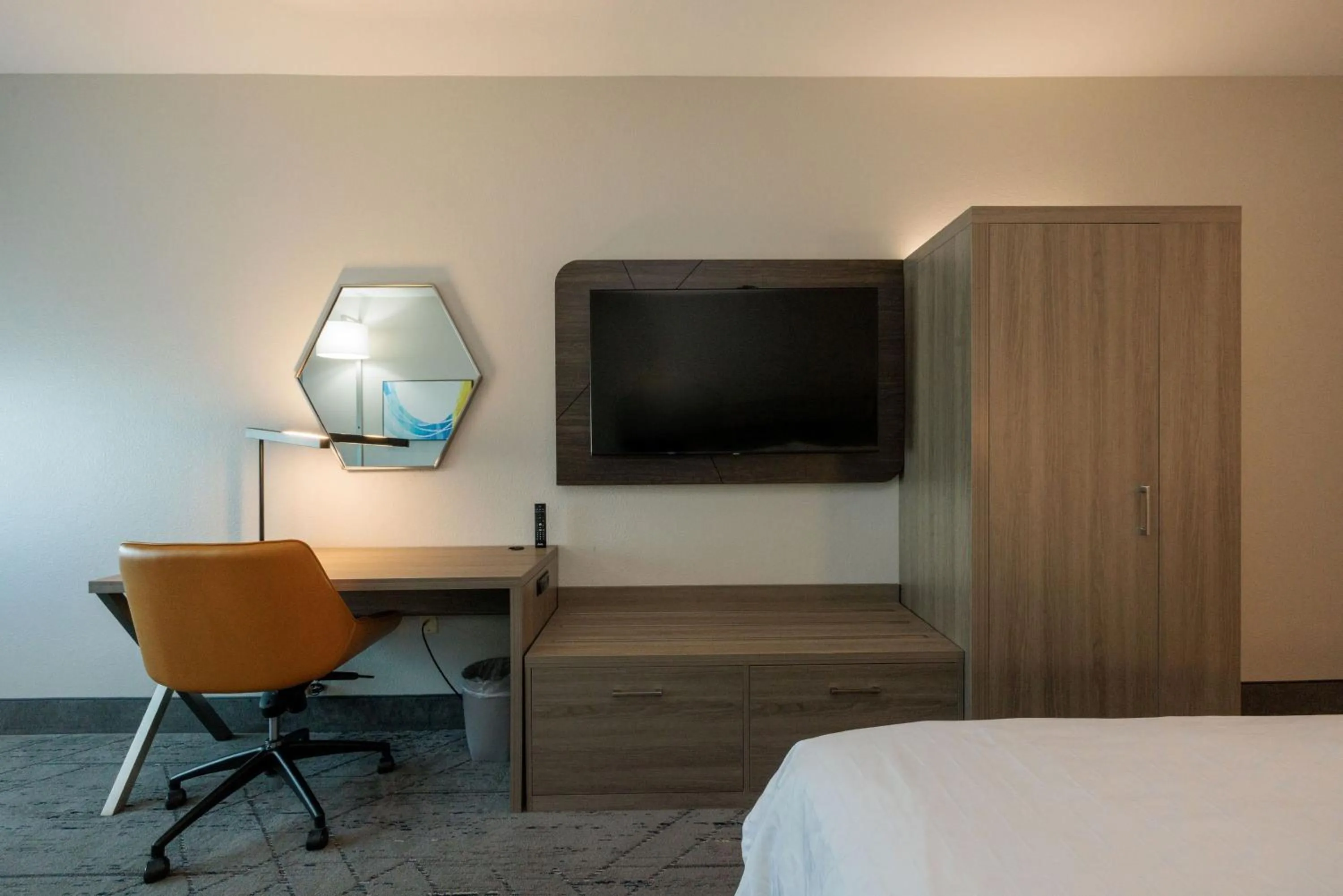 Bedroom, Bed in Holiday Inn Express Berkeley by IHG