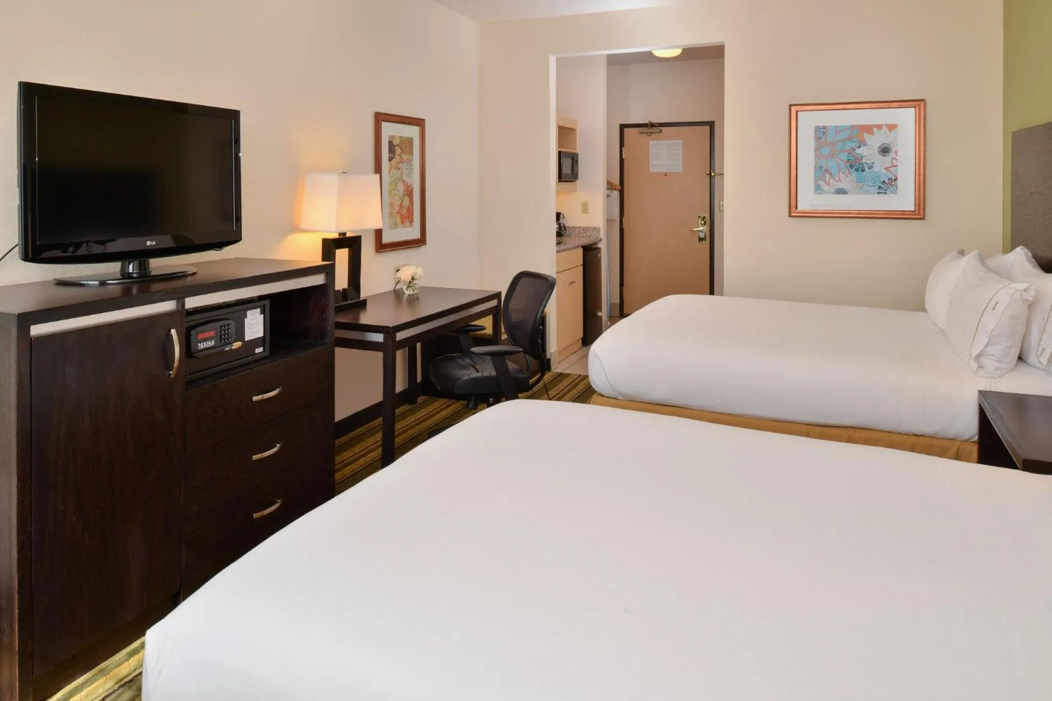 Photo of the whole room, Bed in Holiday Inn Express Berkeley by IHG