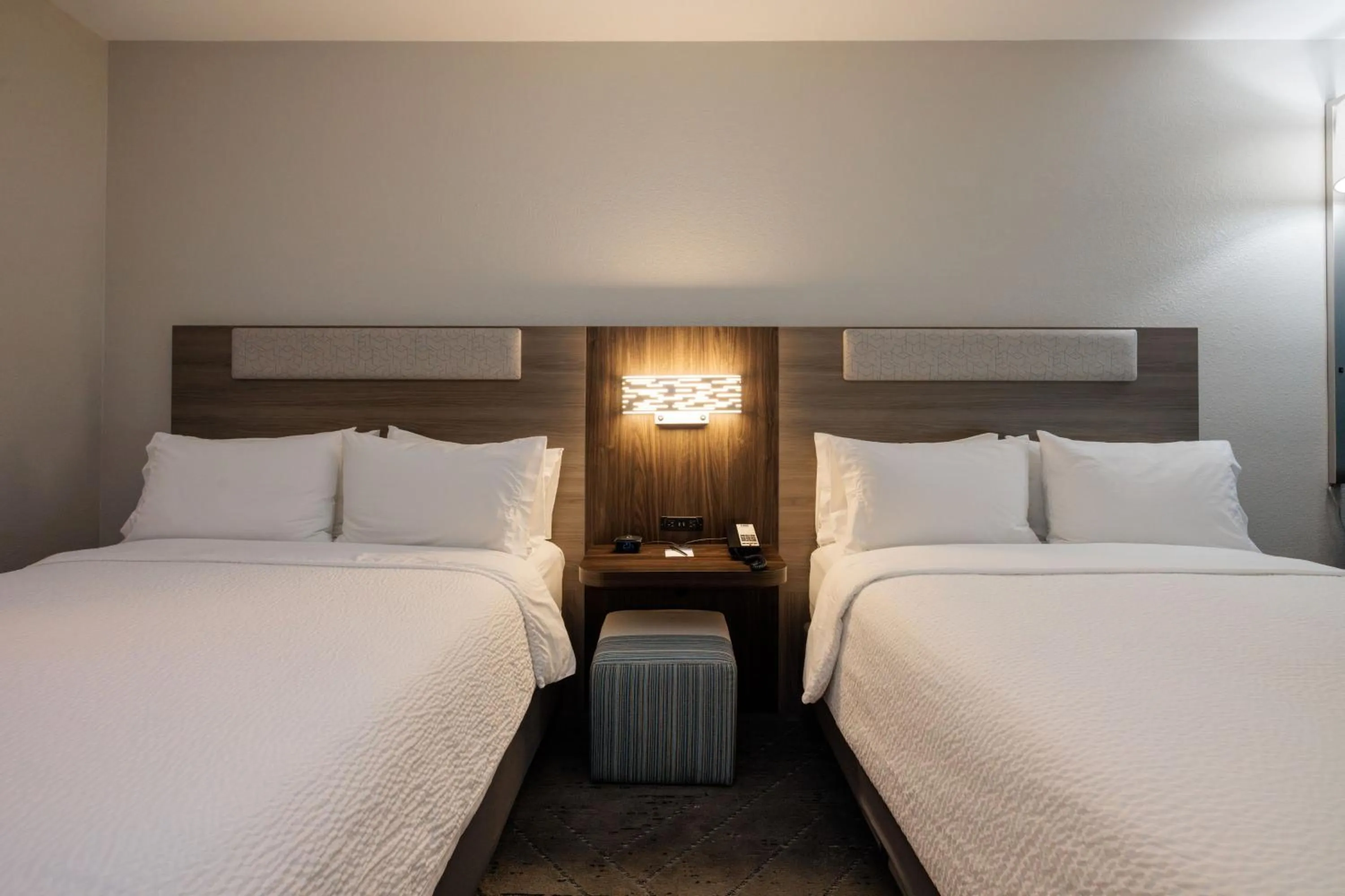 Photo of the whole room, Bed in Holiday Inn Express Berkeley by IHG