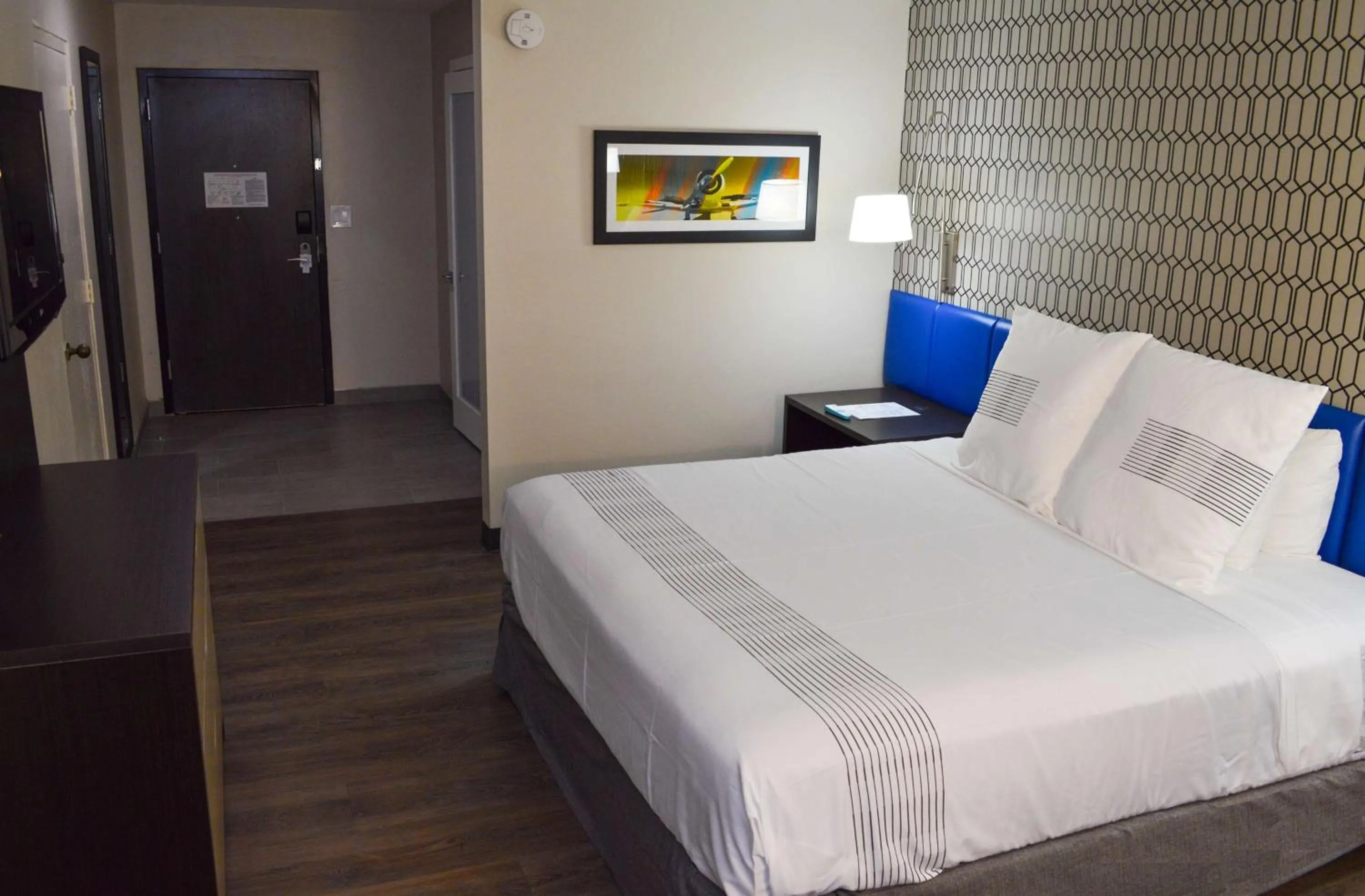 Photo of the whole room, Bed in Best Western Plus Ft Lauderdale Hollywood Airport Hotel