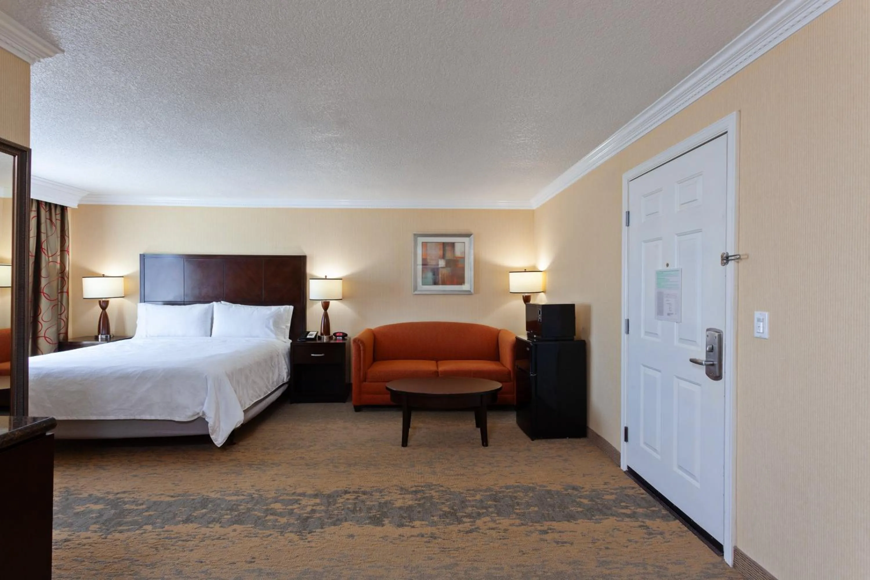 Photo of the whole room, Bed in Holiday Inn & Suites San Mateo - SFO by IHG