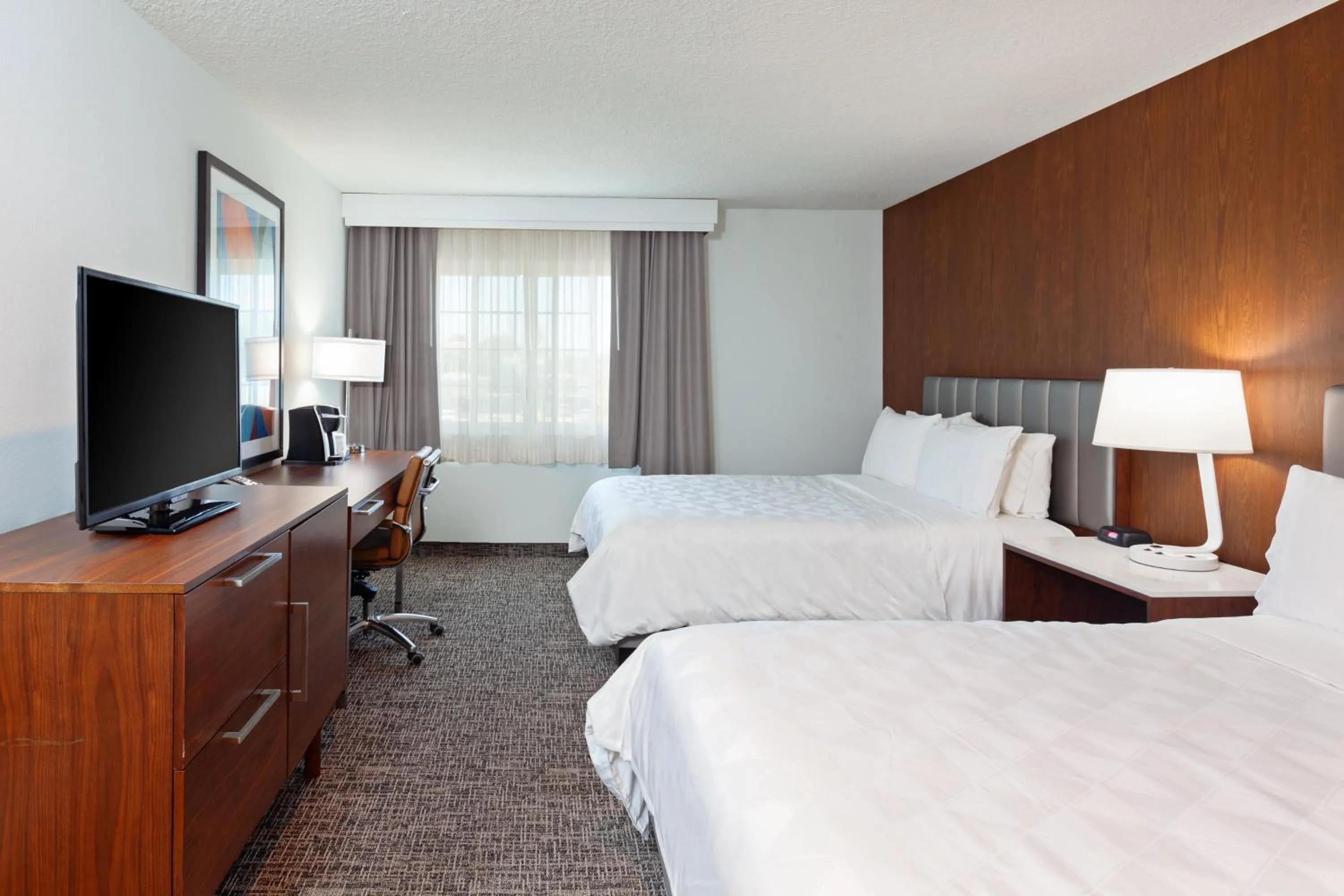 Photo of the whole room, Bed in Holiday Inn & Suites San Mateo - SFO by IHG