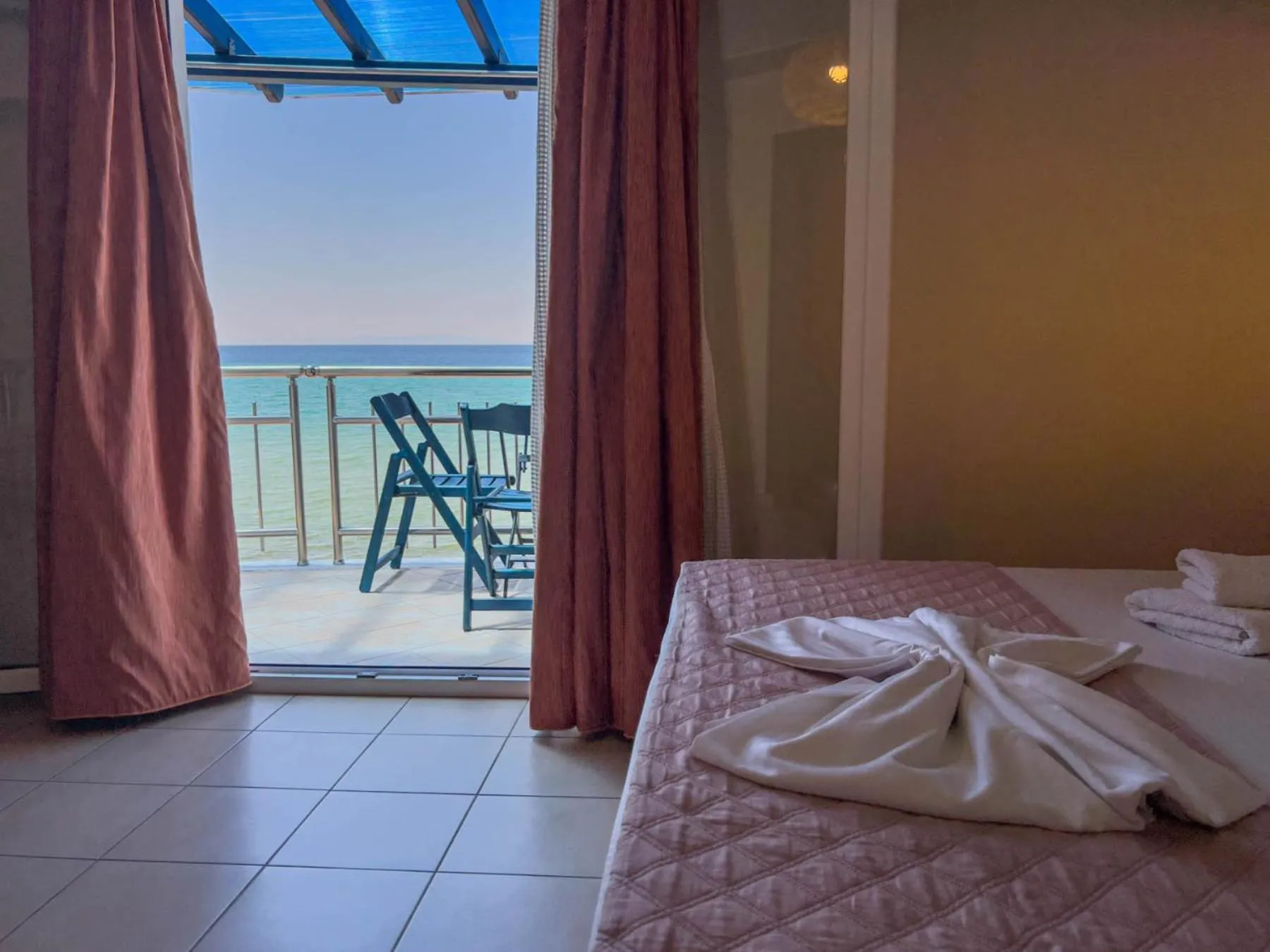 Bed in Studios Plaka