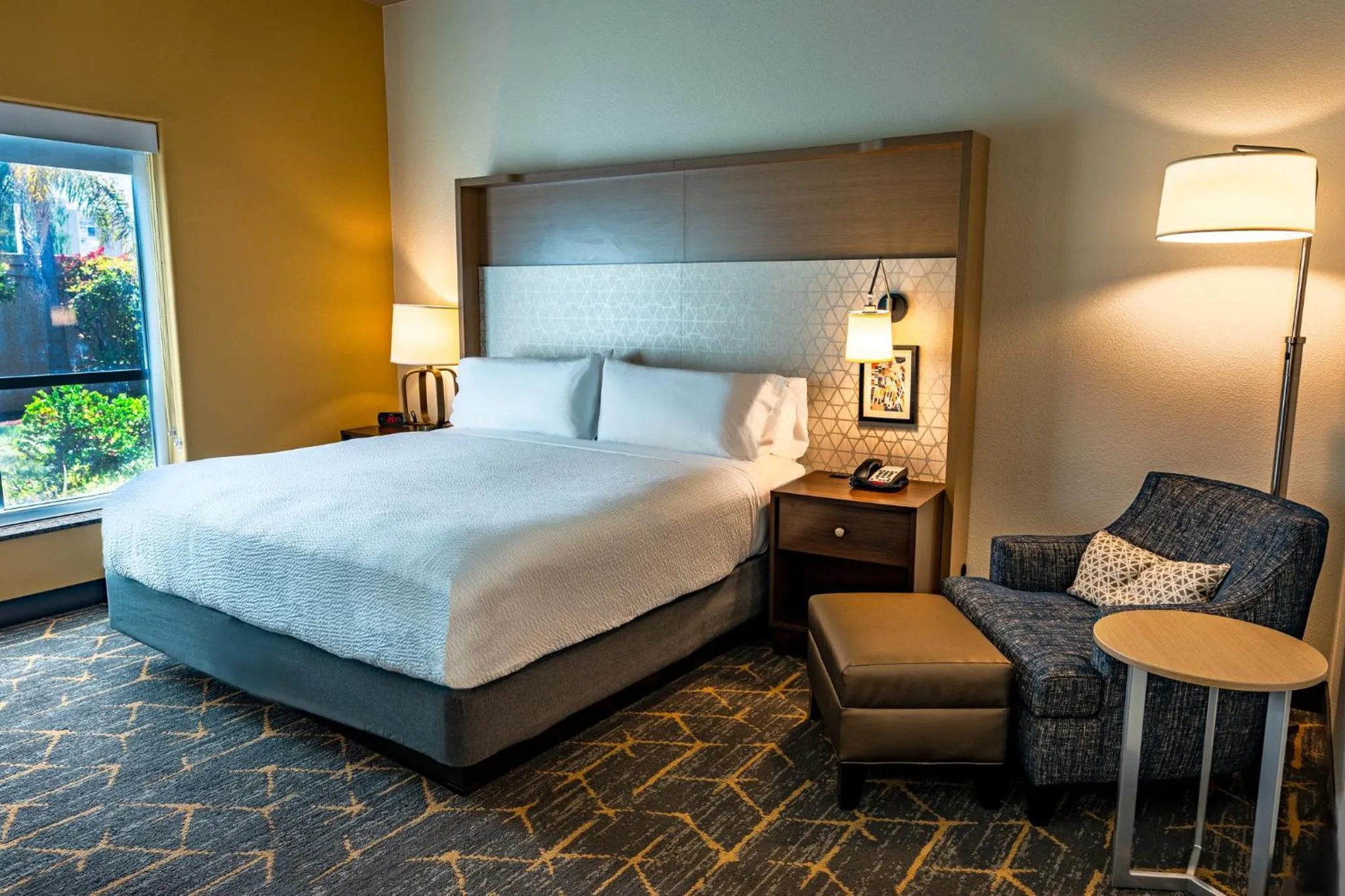 Photo of the whole room, Bed in Holiday Inn Oakland Airport by IHG
