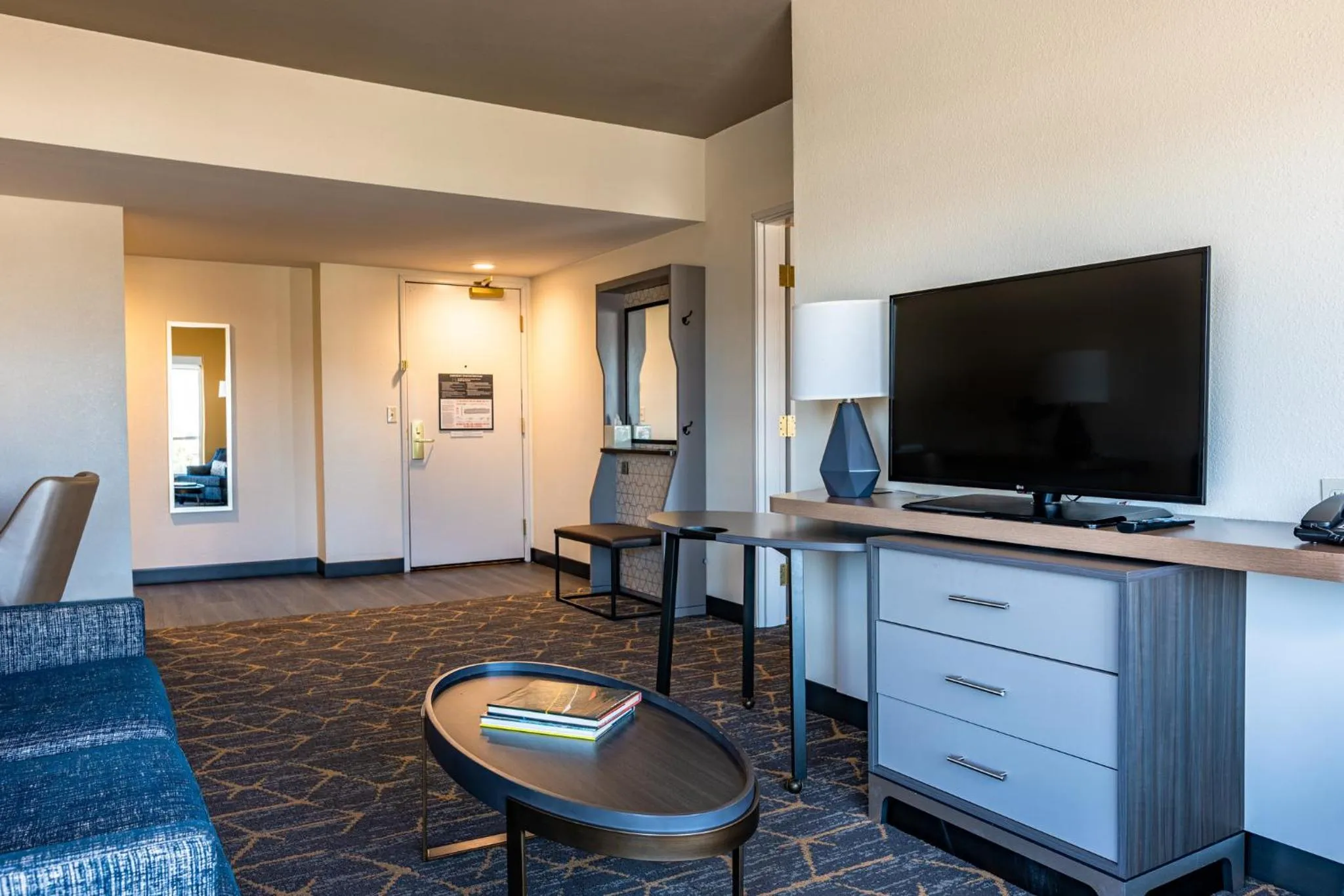 Photo of the whole room in Holiday Inn Oakland Airport by IHG