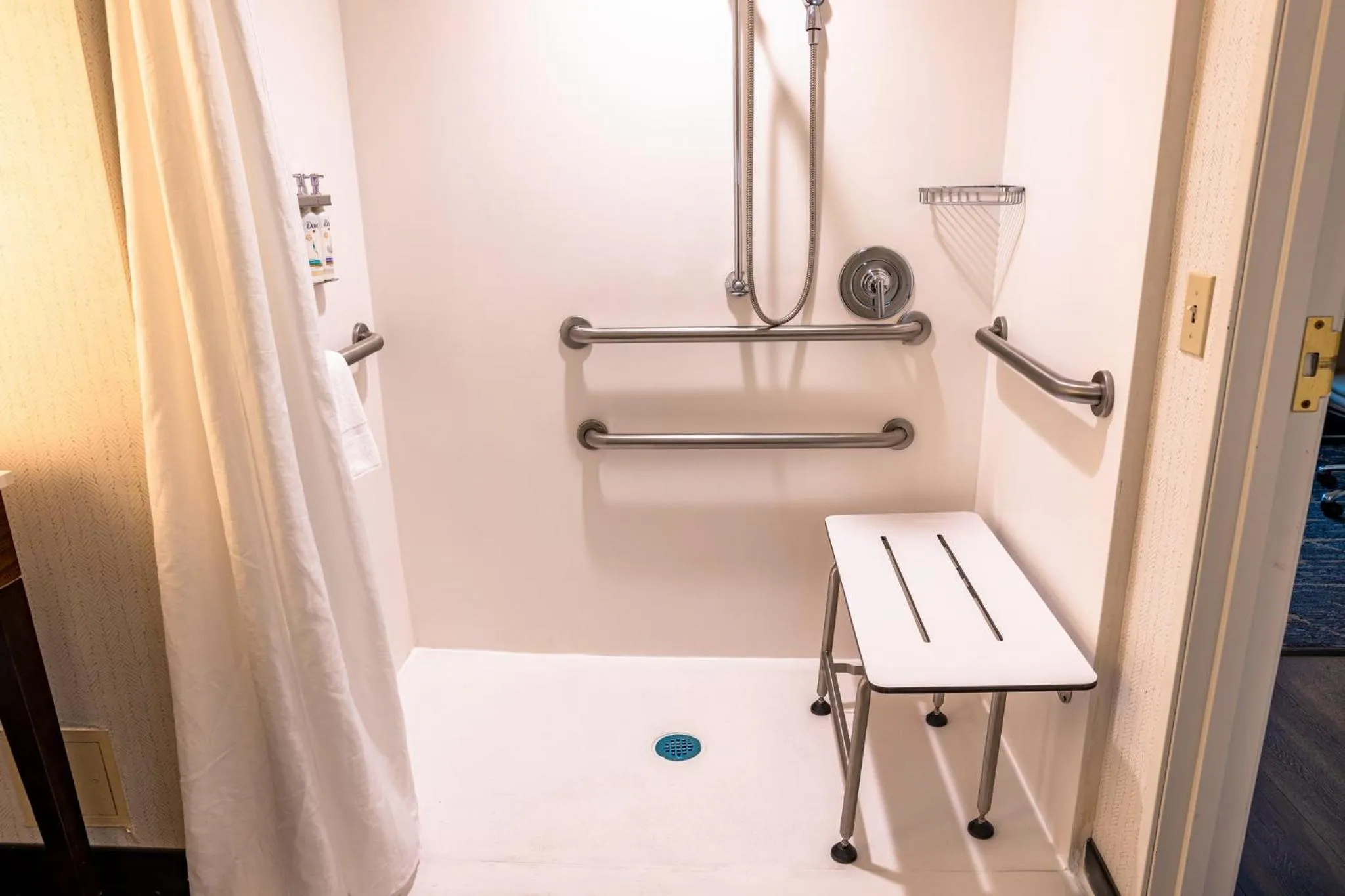 Photo of the whole room in Holiday Inn Oakland Airport by IHG