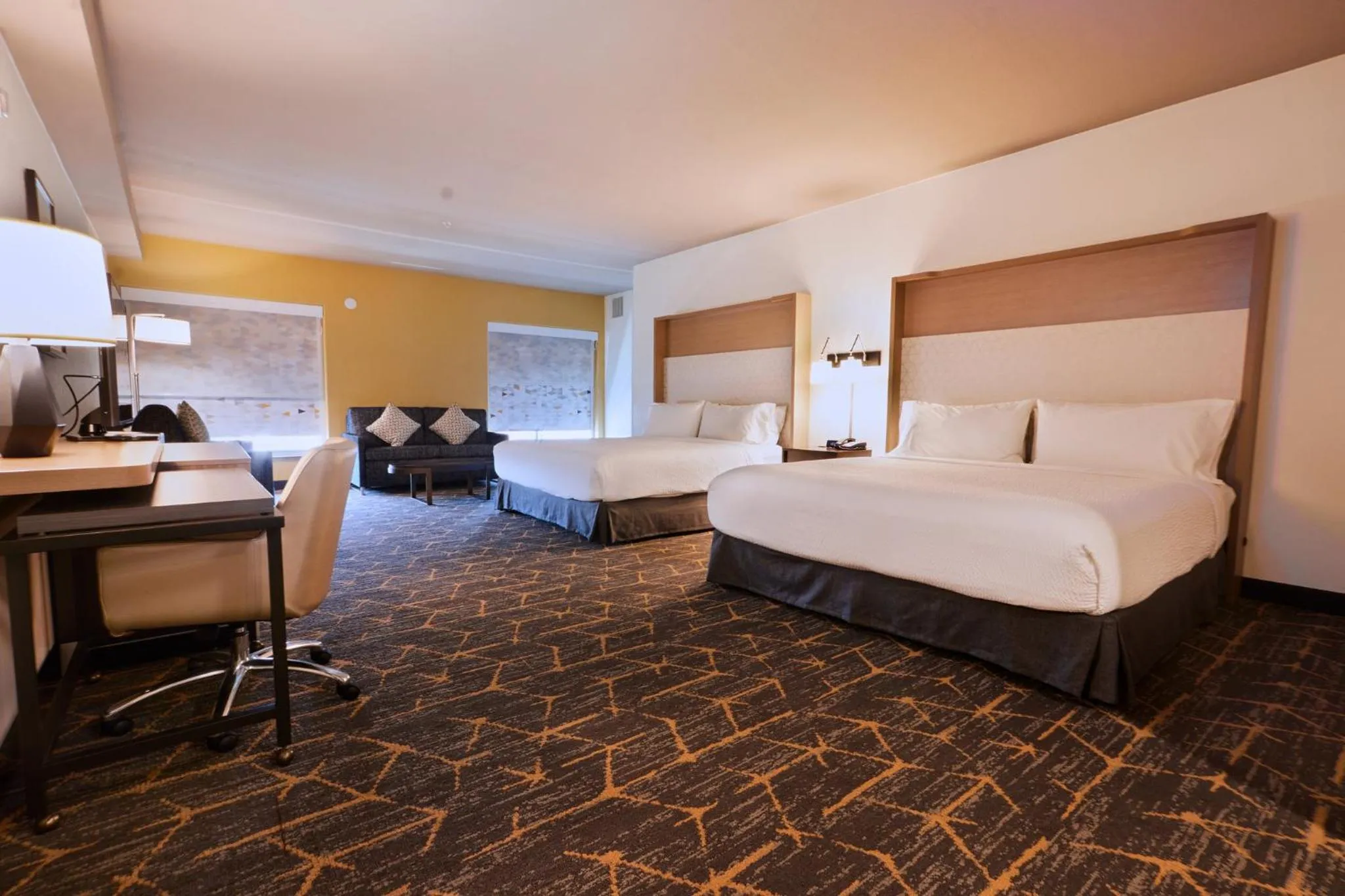 Photo of the whole room, Bed in Holiday Inn Oakland Airport by IHG