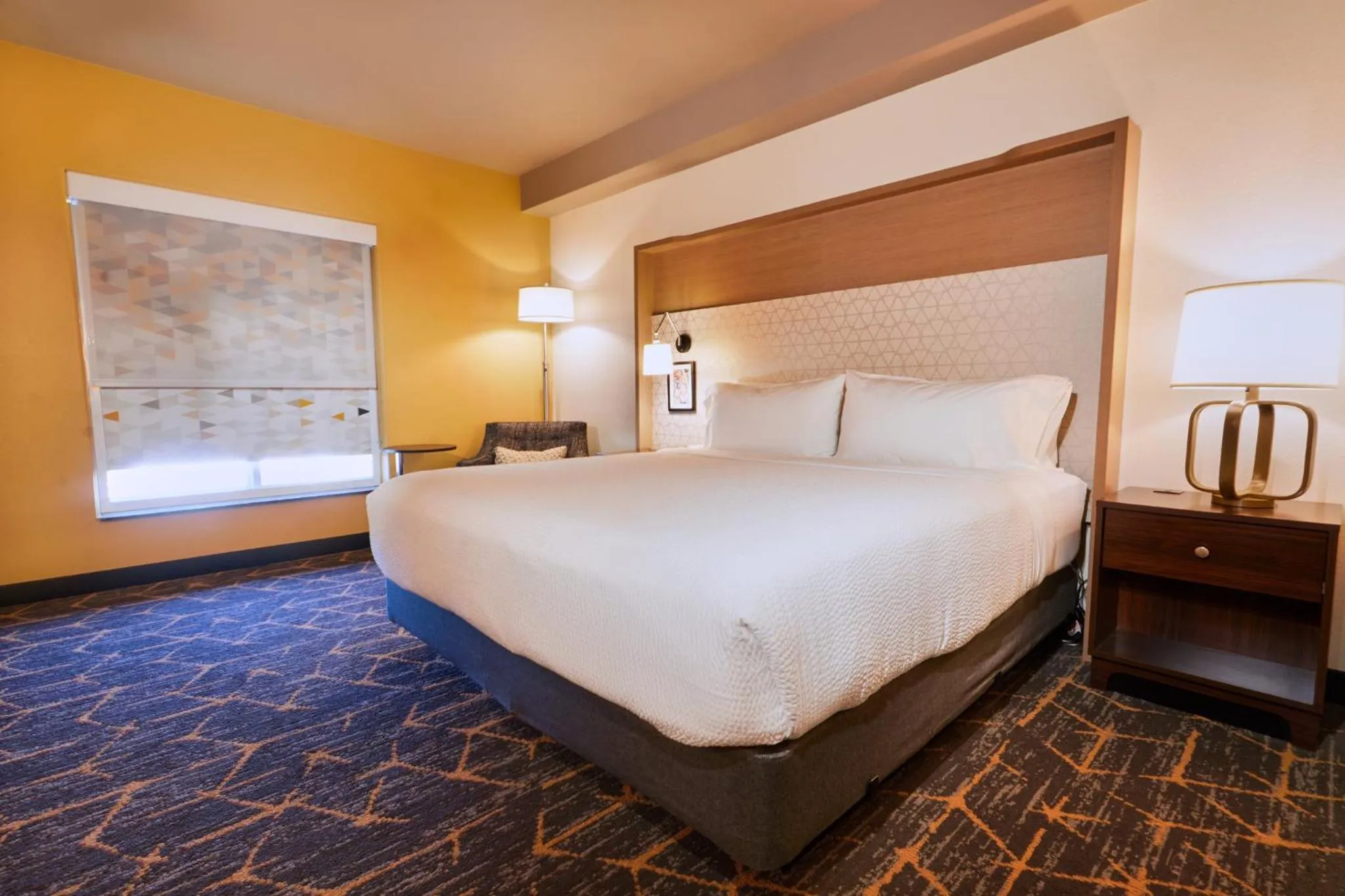 Photo of the whole room, Bed in Holiday Inn Oakland Airport by IHG